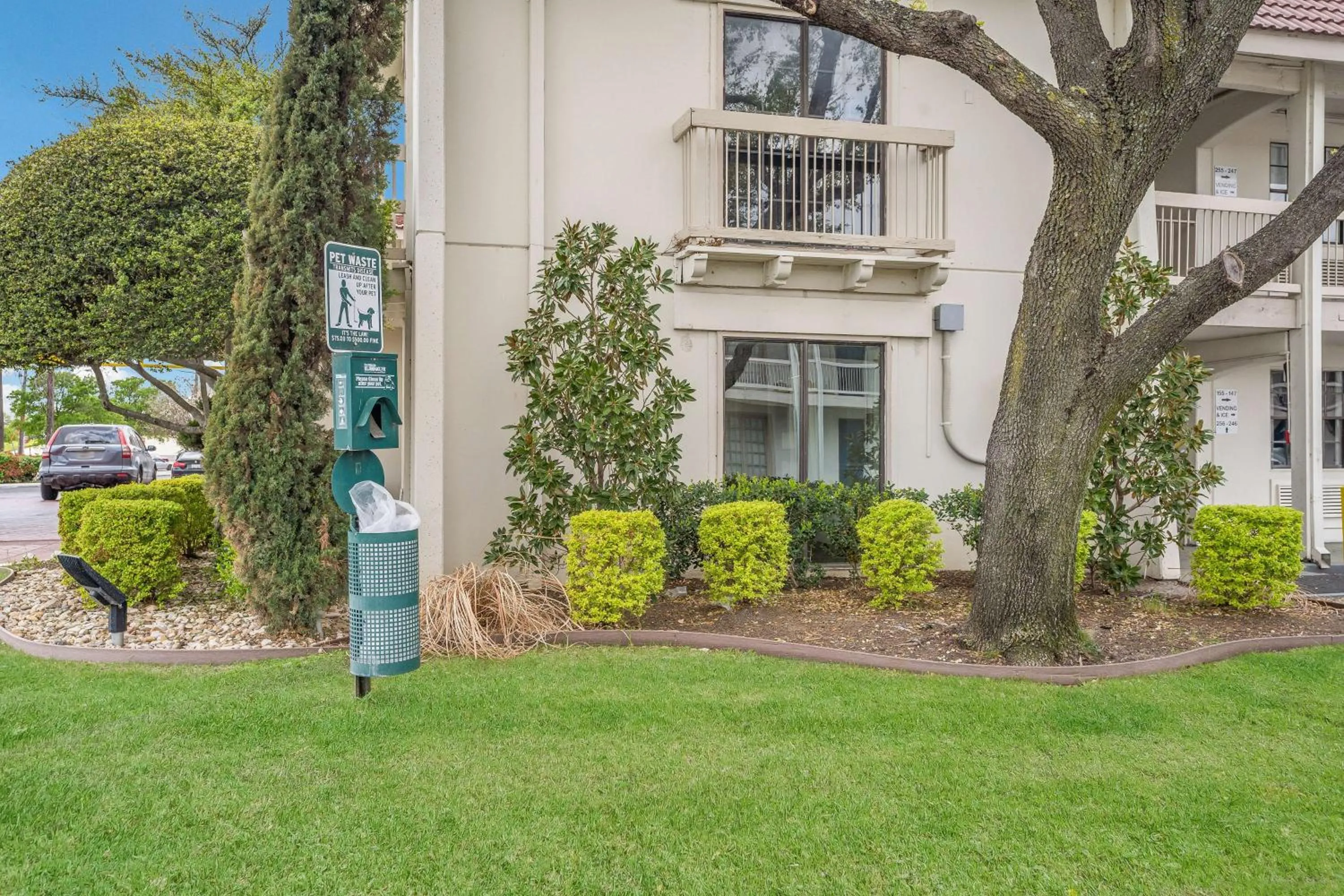 Property building in Motel 6-Dallas, TX - Market Center