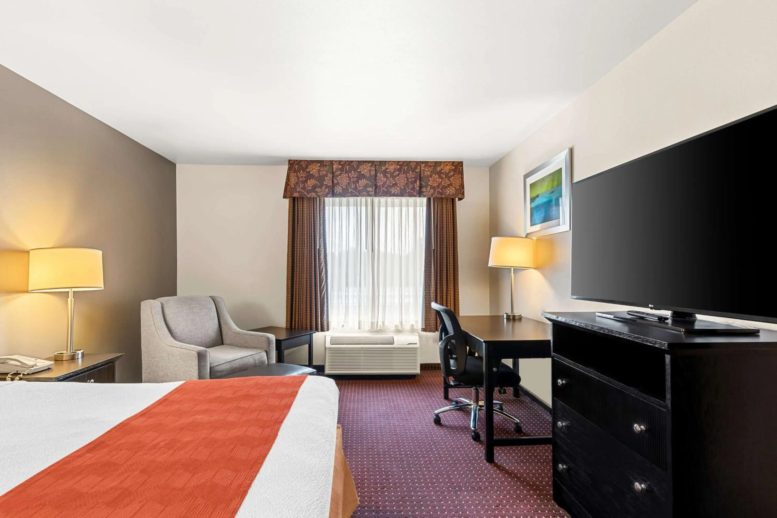 Bedroom, Bed in Best Western Legacy Inn & Suites Beloit/South Beloit