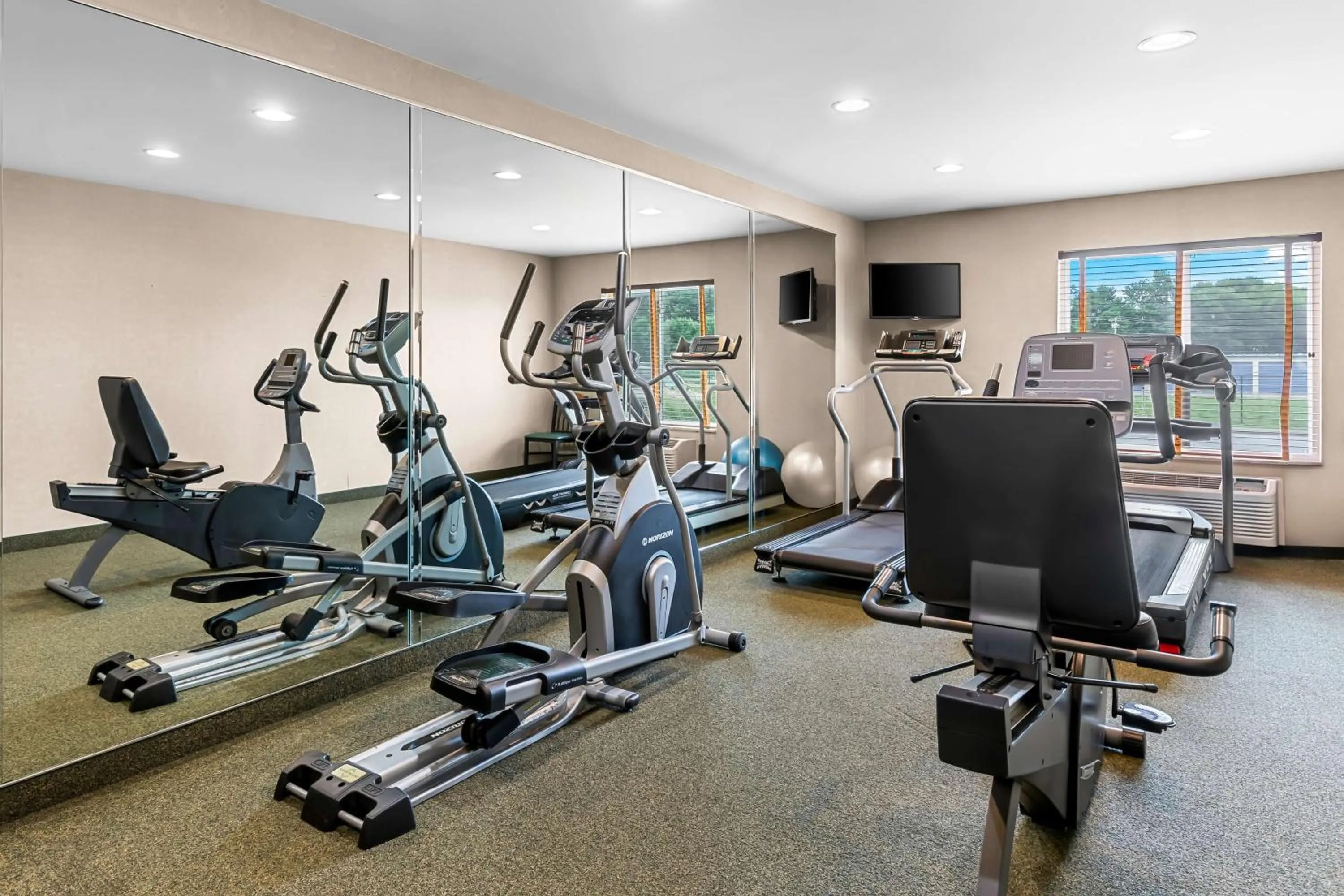 Fitness centre/facilities in Best Western Legacy Inn & Suites Beloit/South Beloit