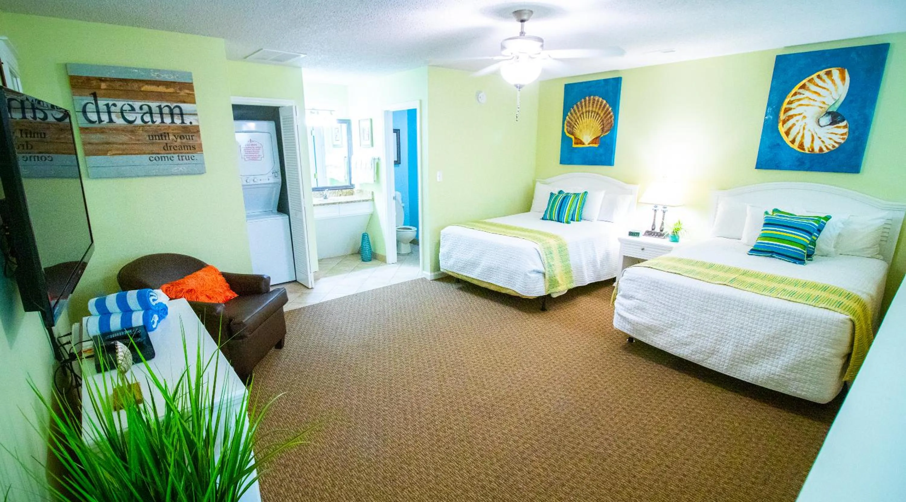 Bed in Grand Palms Resort