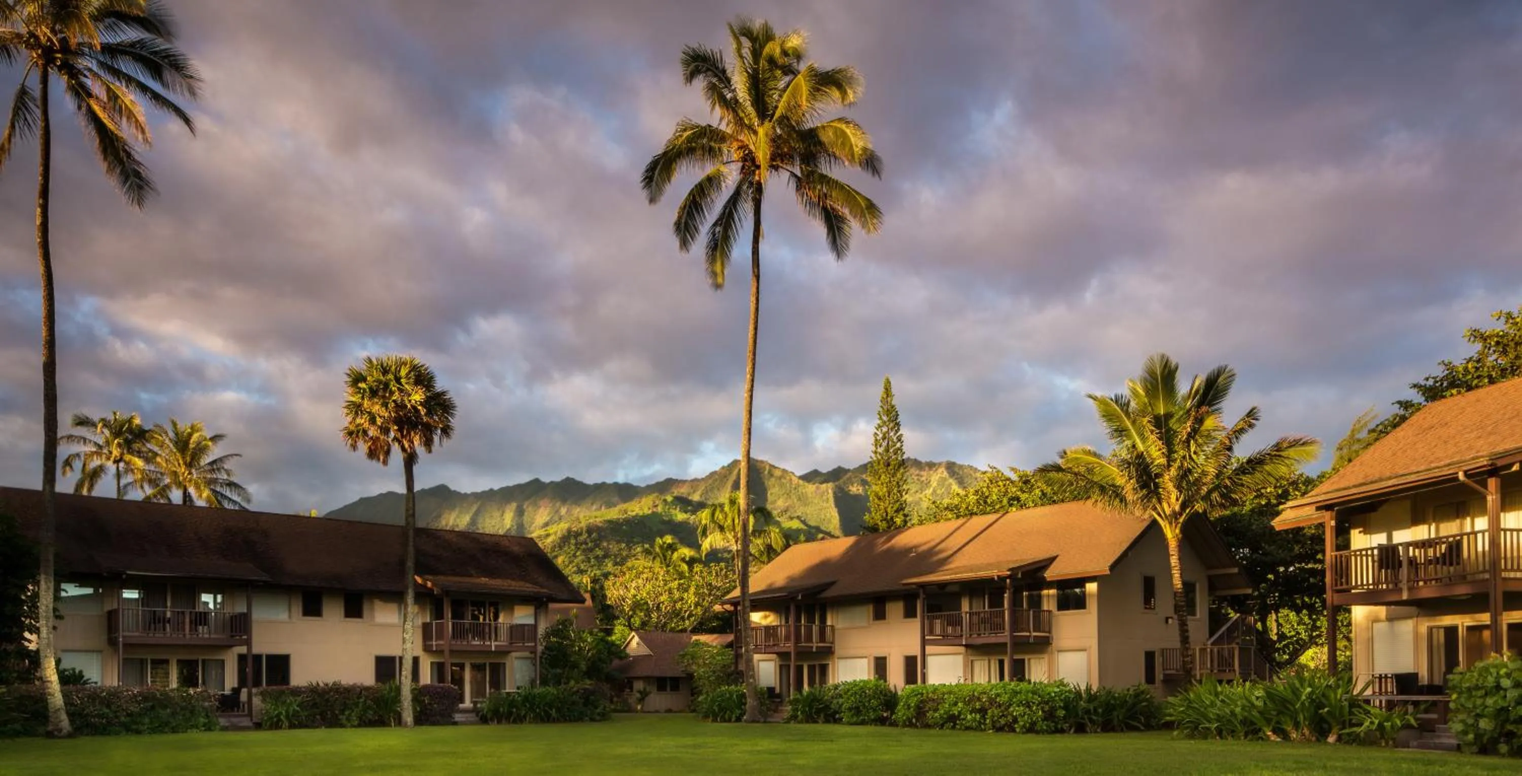 Property building in Hanalei Colony Resort