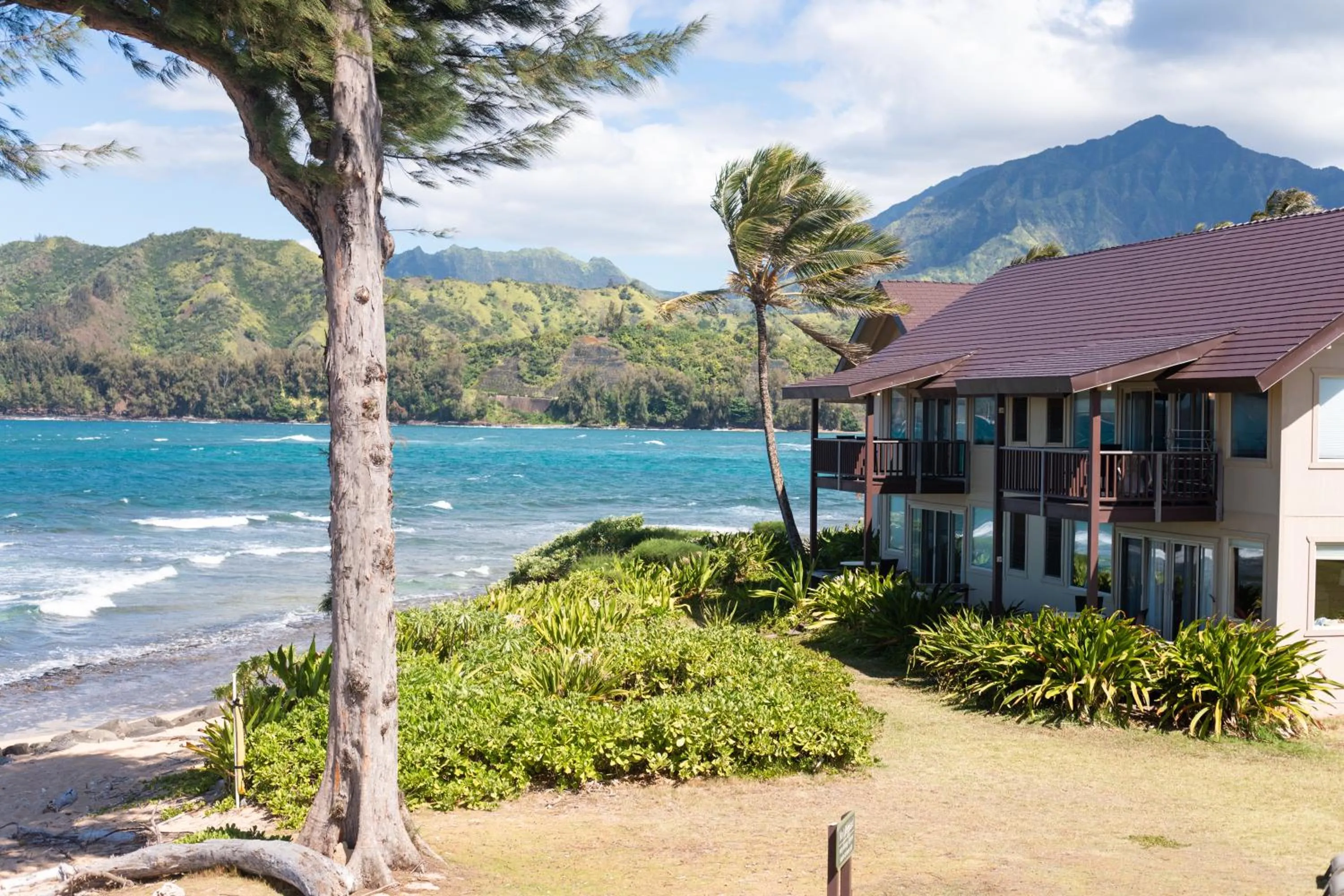 Property building in Hanalei Colony Resort
