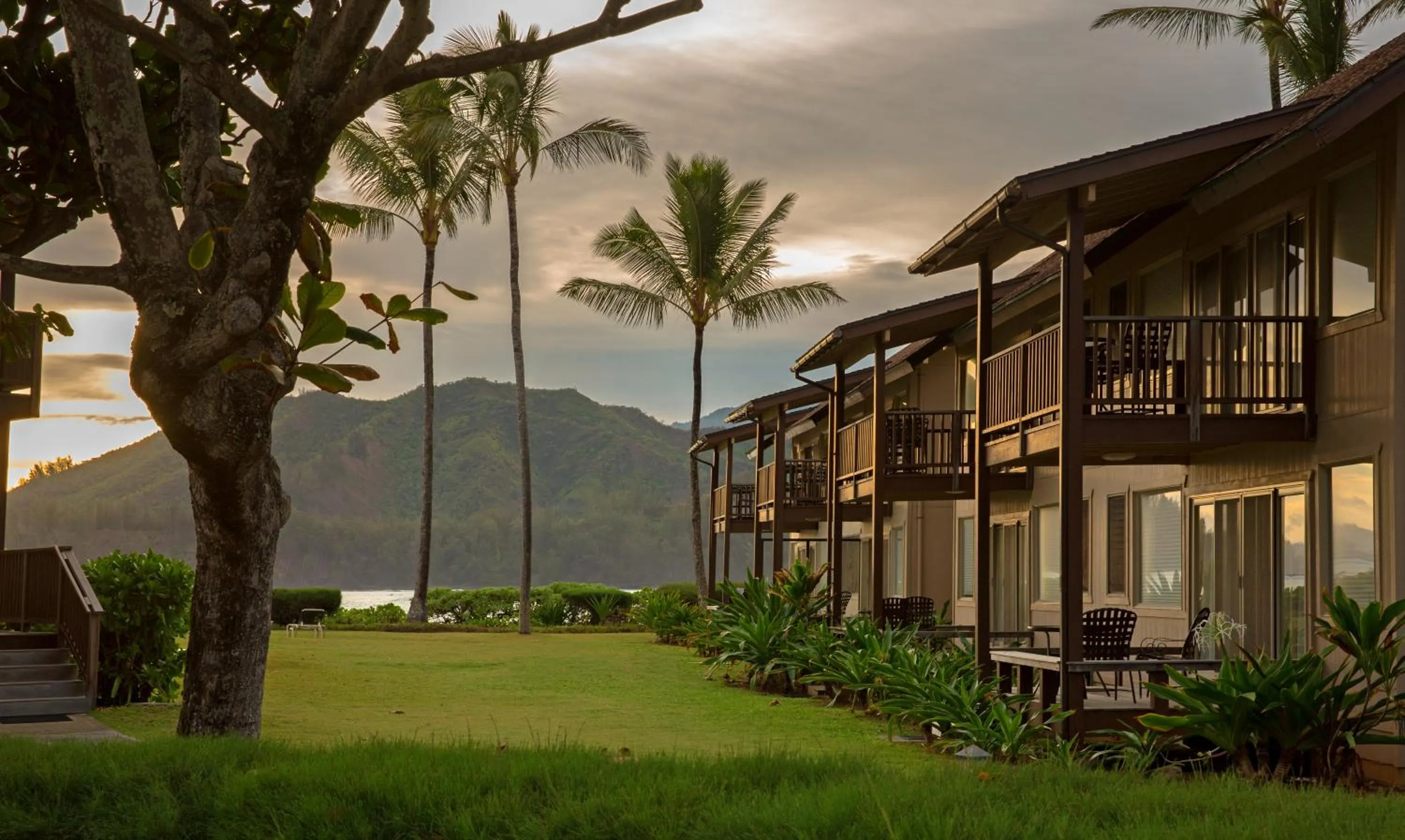 Property building in Hanalei Colony Resort