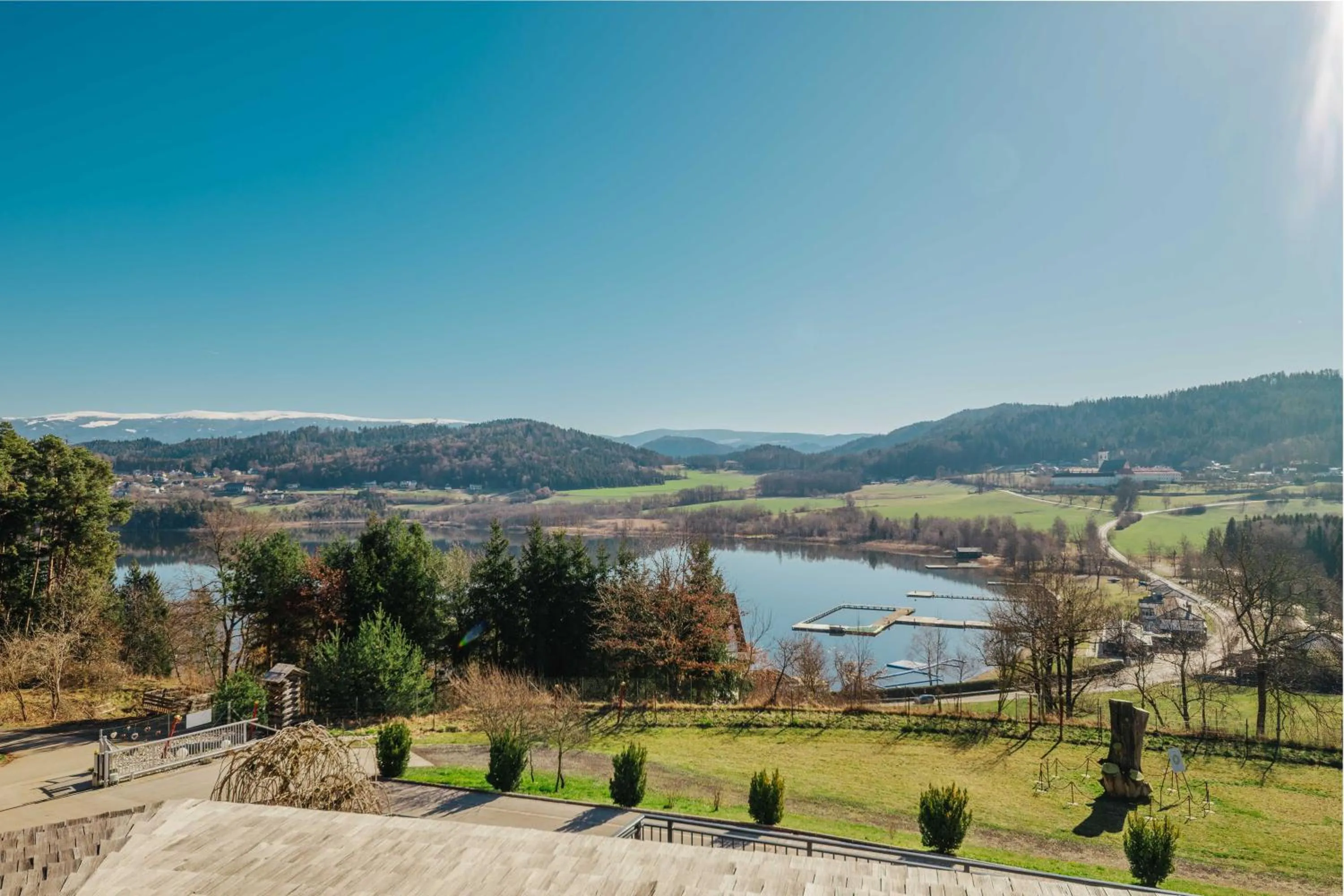 View (from property/room) in Längseeleit'n