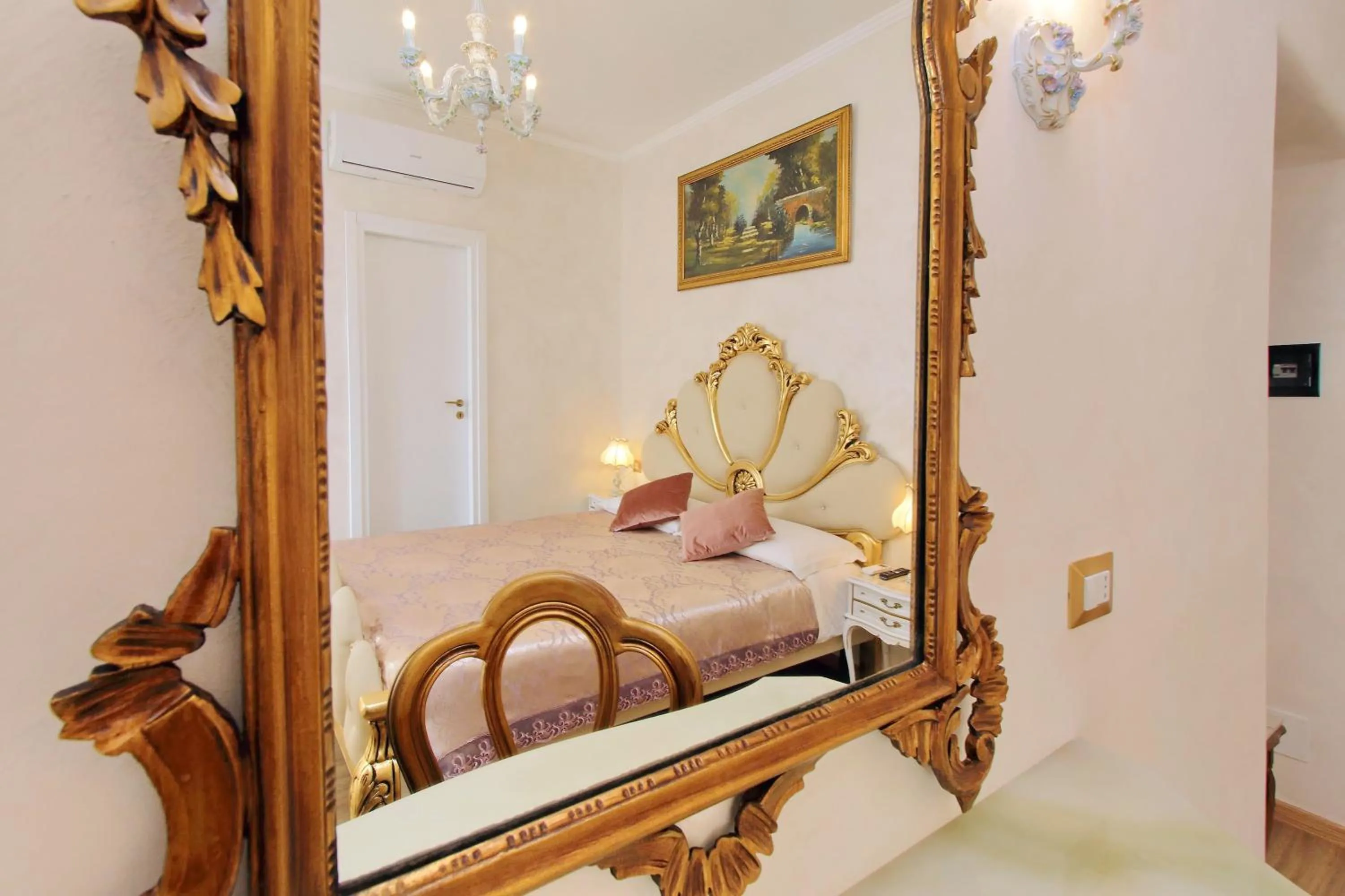 Decorative detail, Bed in Just Chilling Suite