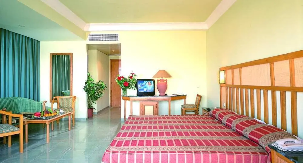 Bed in Sea Garden Hotel