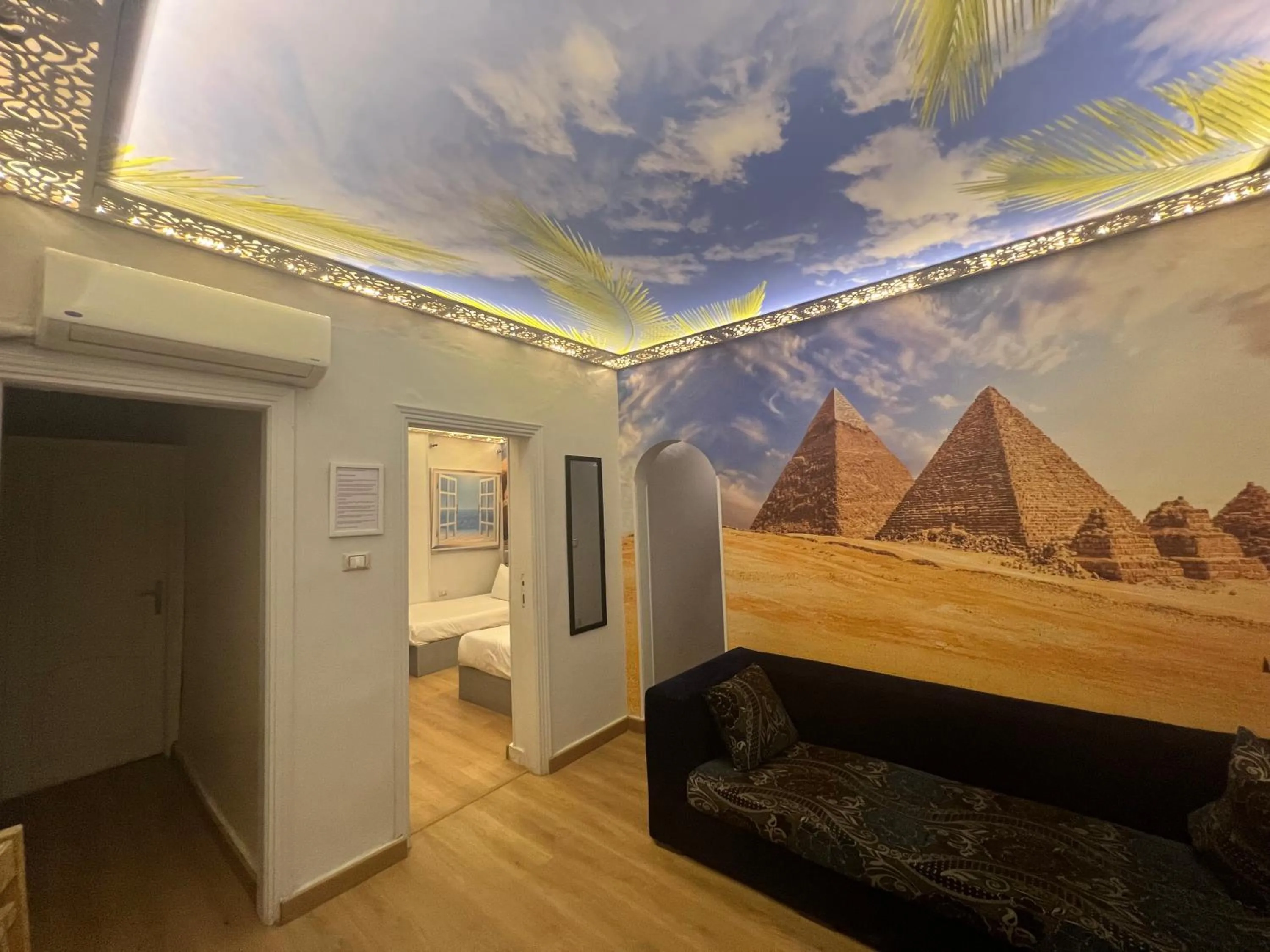 TV and multimedia in Pyramids View Inn Bed & Breakfast