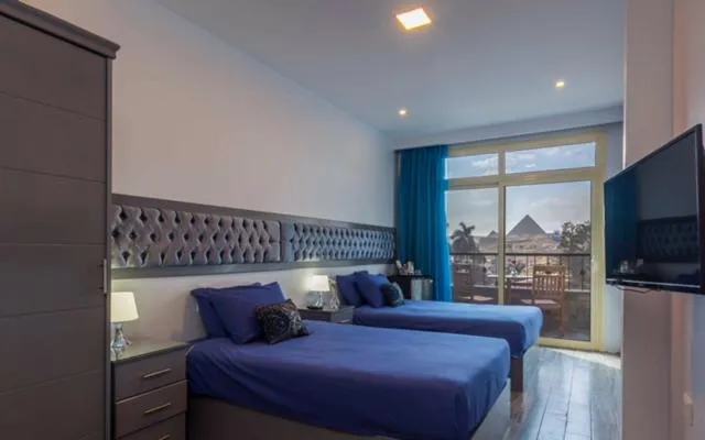 Landmark view, Bed in Pyramids View Inn Bed & Breakfast