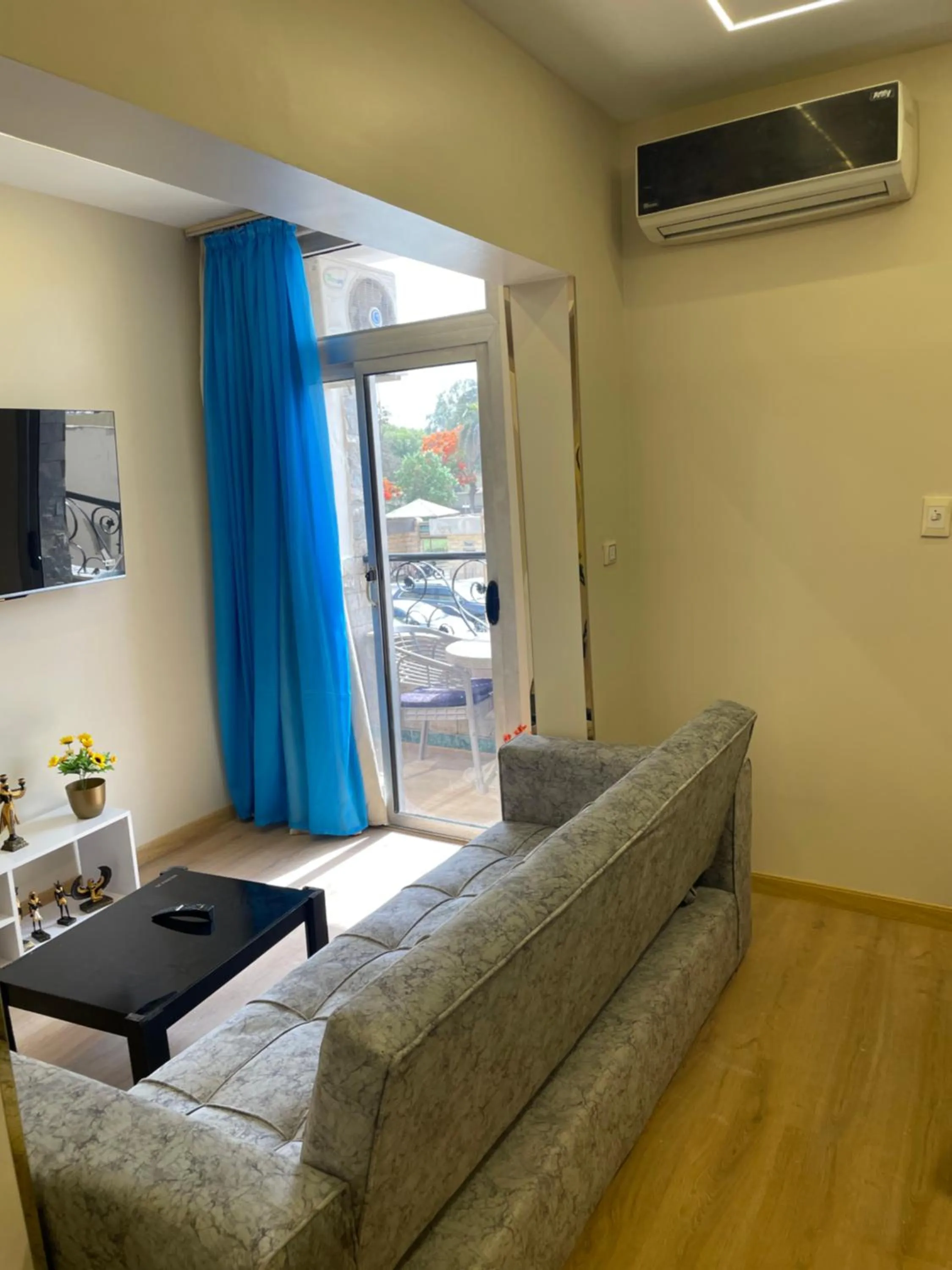 Communal lounge/ TV room in Pyramids View Inn Bed & Breakfast