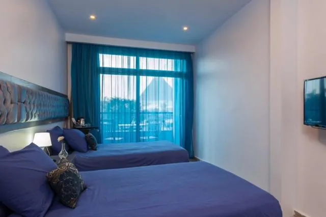 Landmark view, Bed in Pyramids View Inn Bed & Breakfast