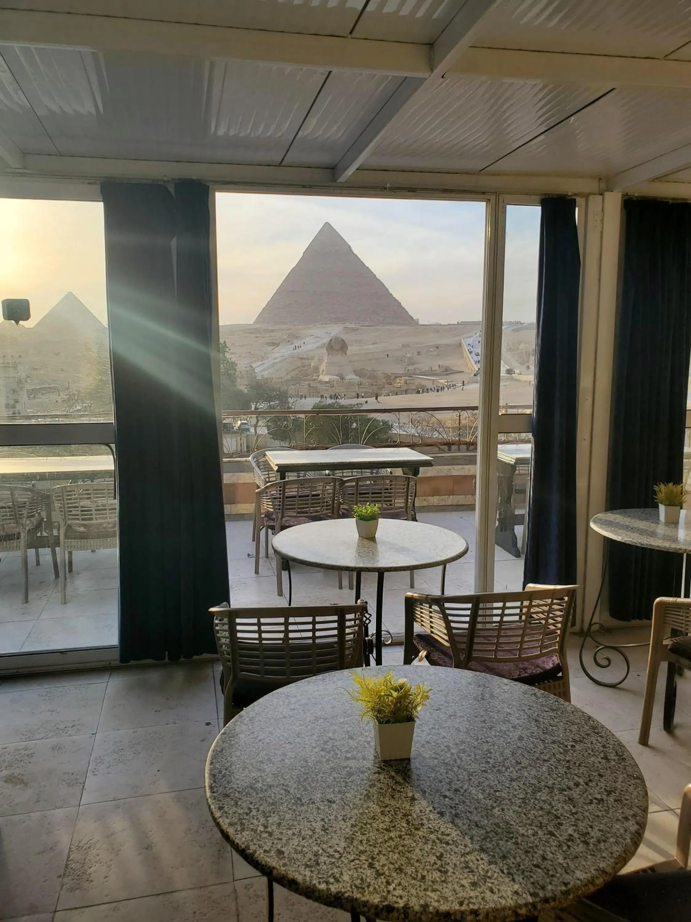 Restaurant/places to eat in Pyramids View Inn Bed & Breakfast