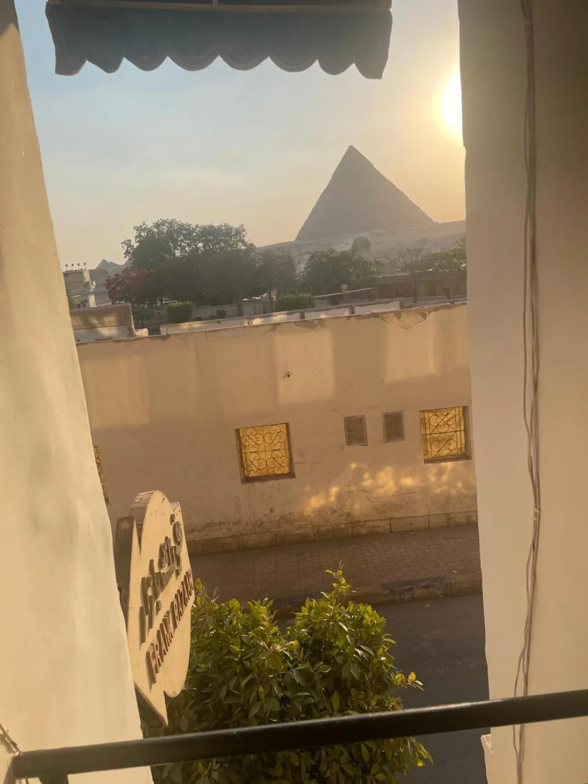 Day in Pyramids View Inn Bed & Breakfast