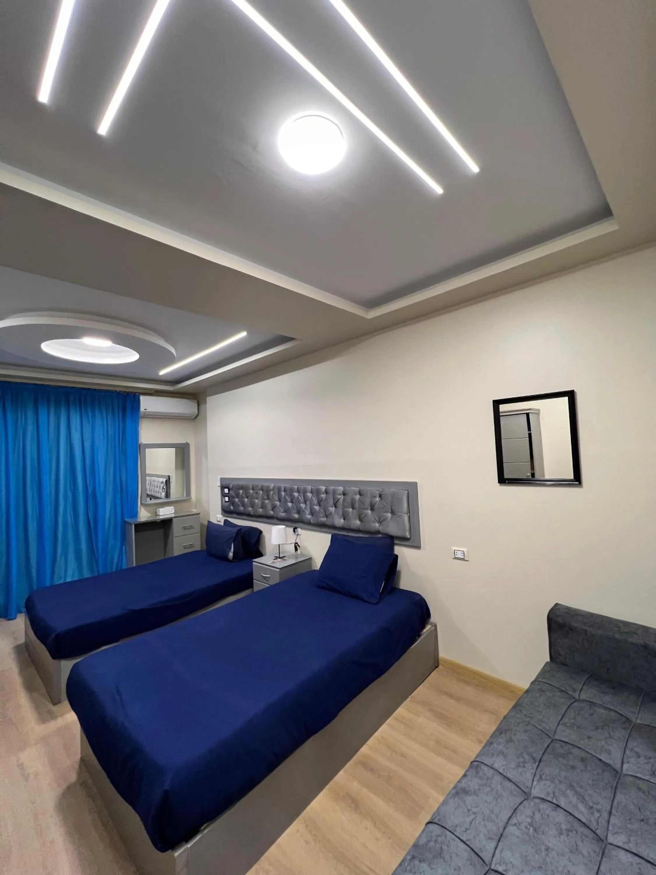 Seating area, Bed in Pyramids View Inn Bed & Breakfast