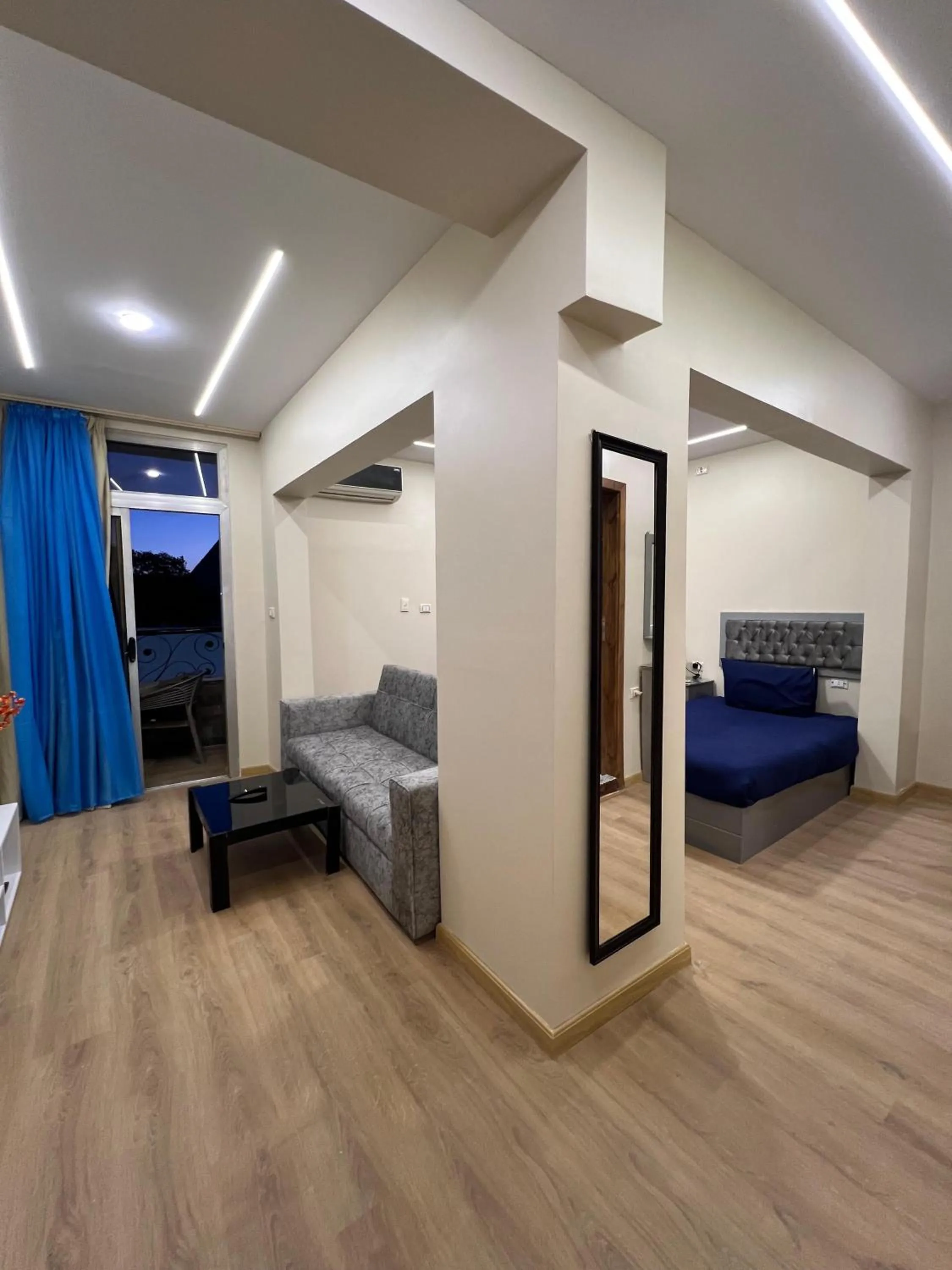 Seating area, Bed in Pyramids View Inn Bed & Breakfast