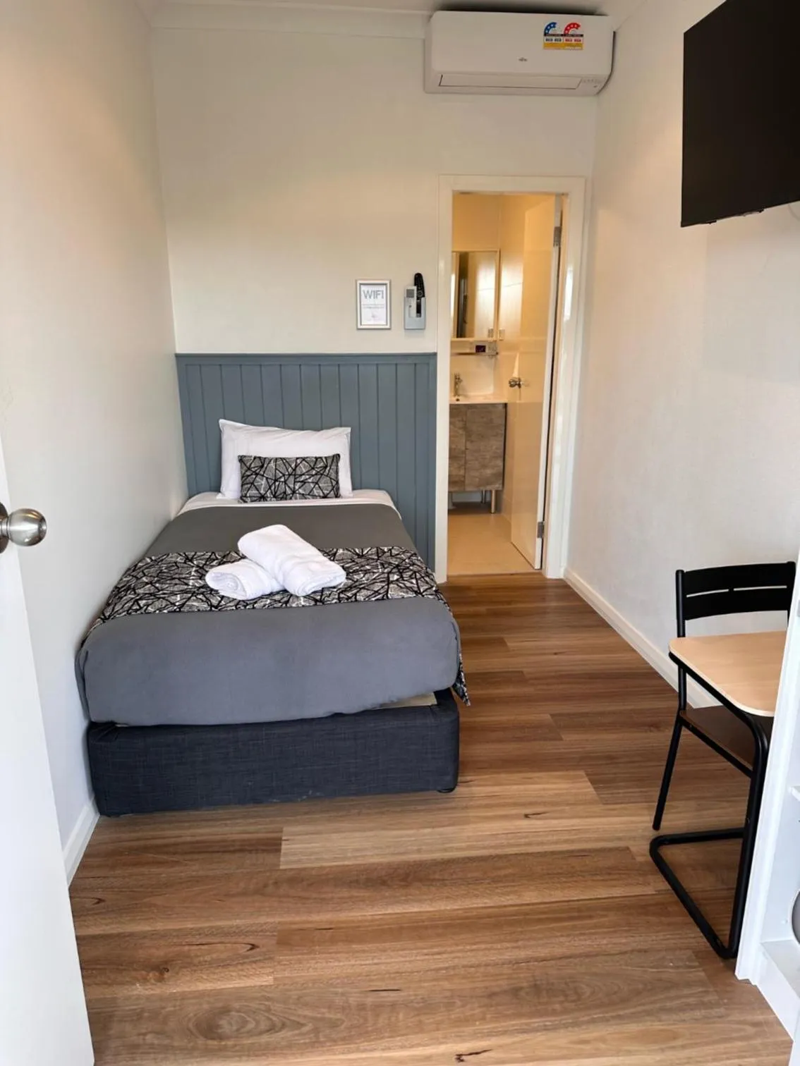 Photo of the whole room, Bed in Surf Beach Motel Newcastle