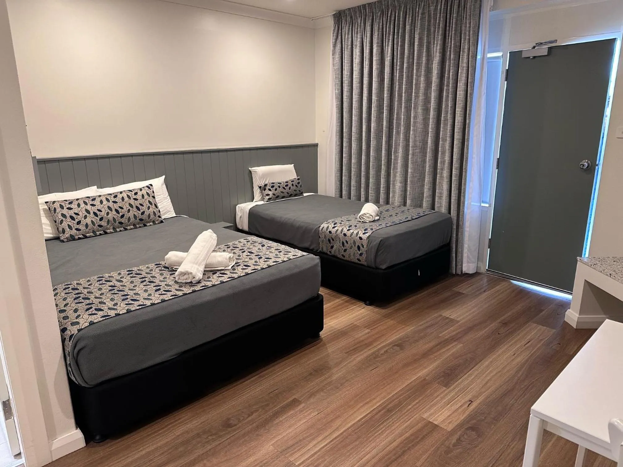 Bed in Surf Beach Motel Newcastle