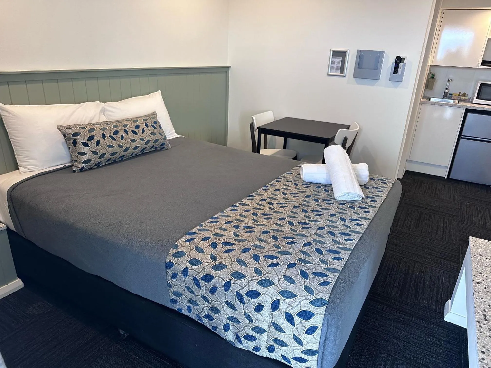 Bed in Surf Beach Motel Newcastle