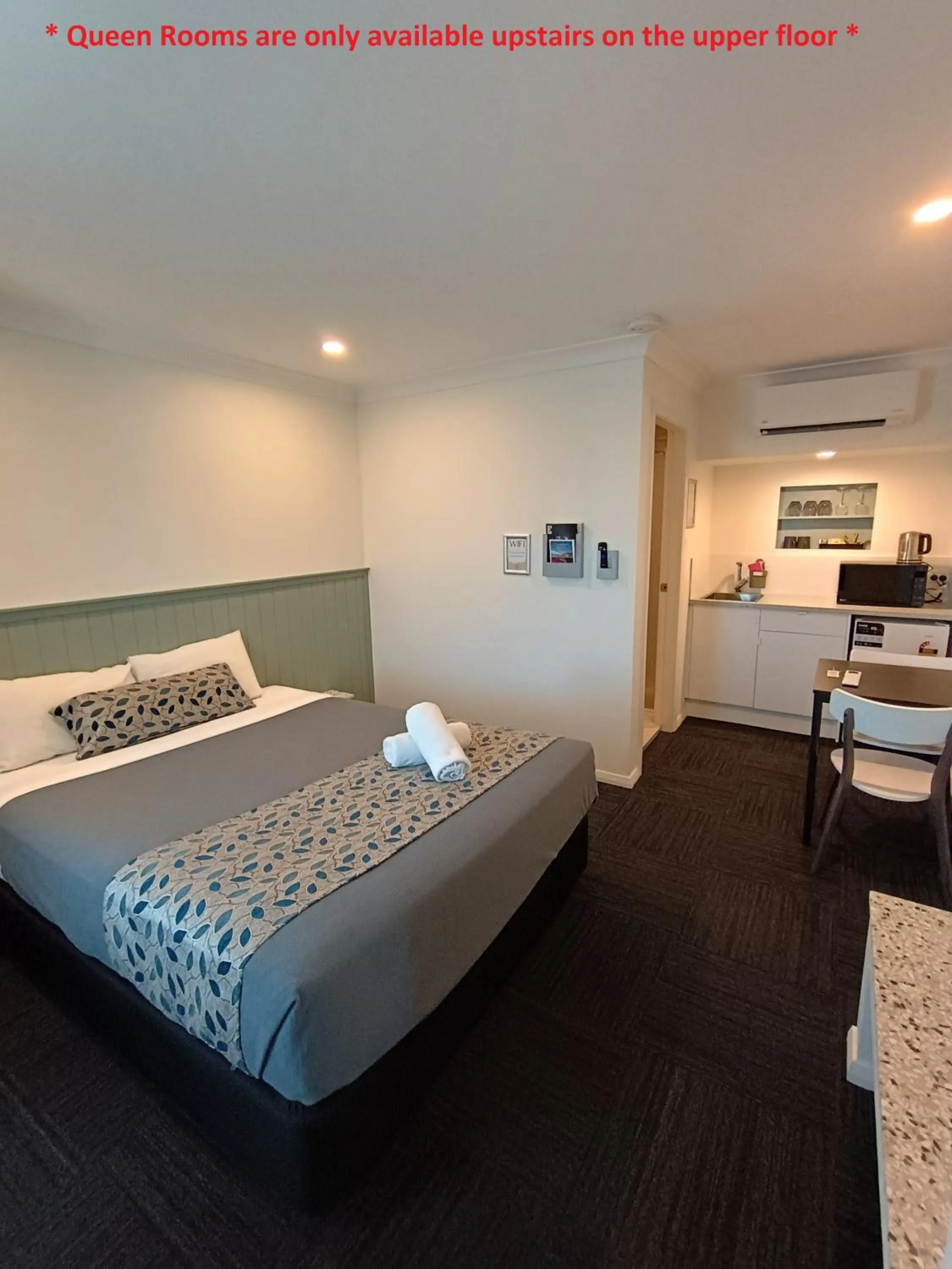 Bed in Surf Beach Motel Newcastle