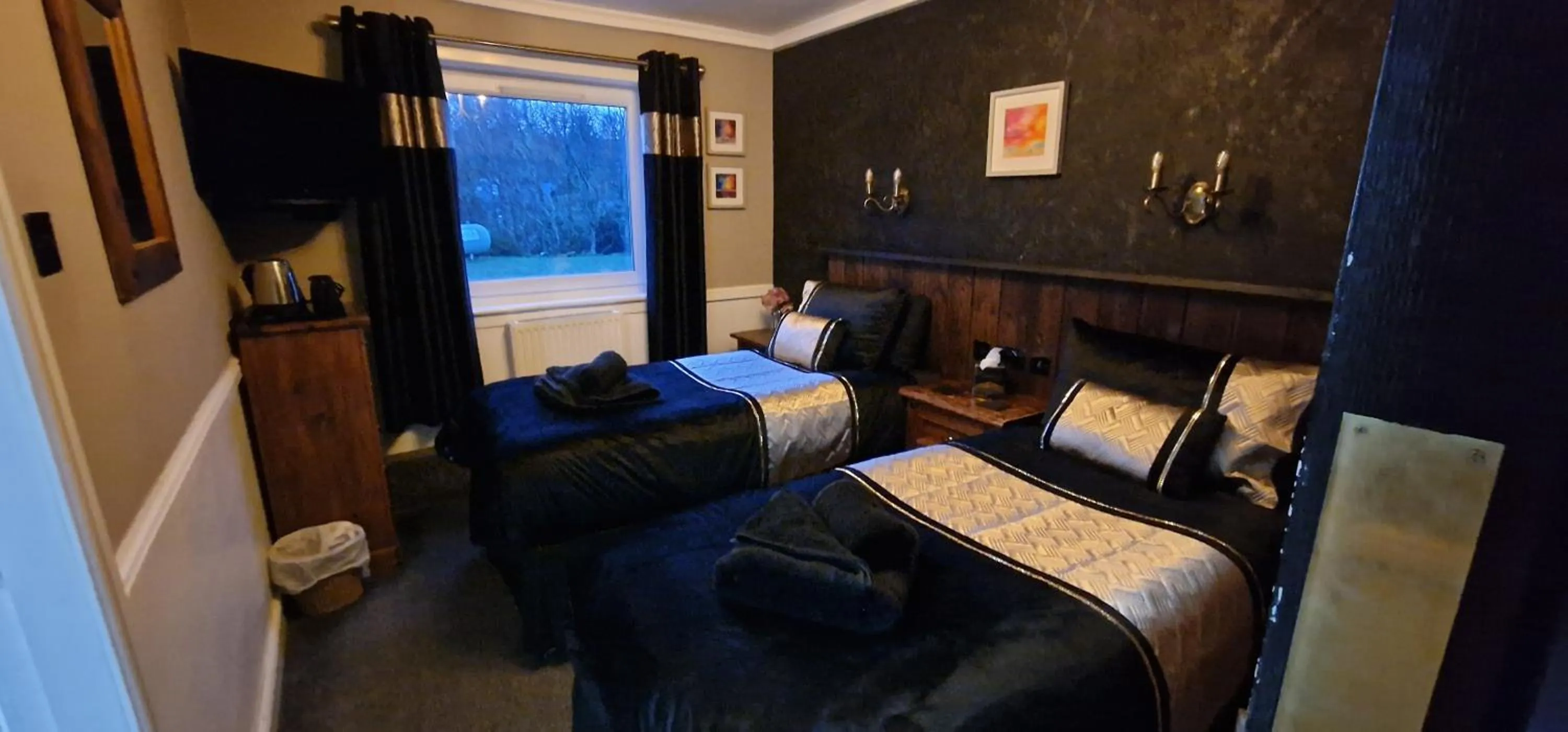 Bedroom, Bed in The Galley Of Lorne Inn