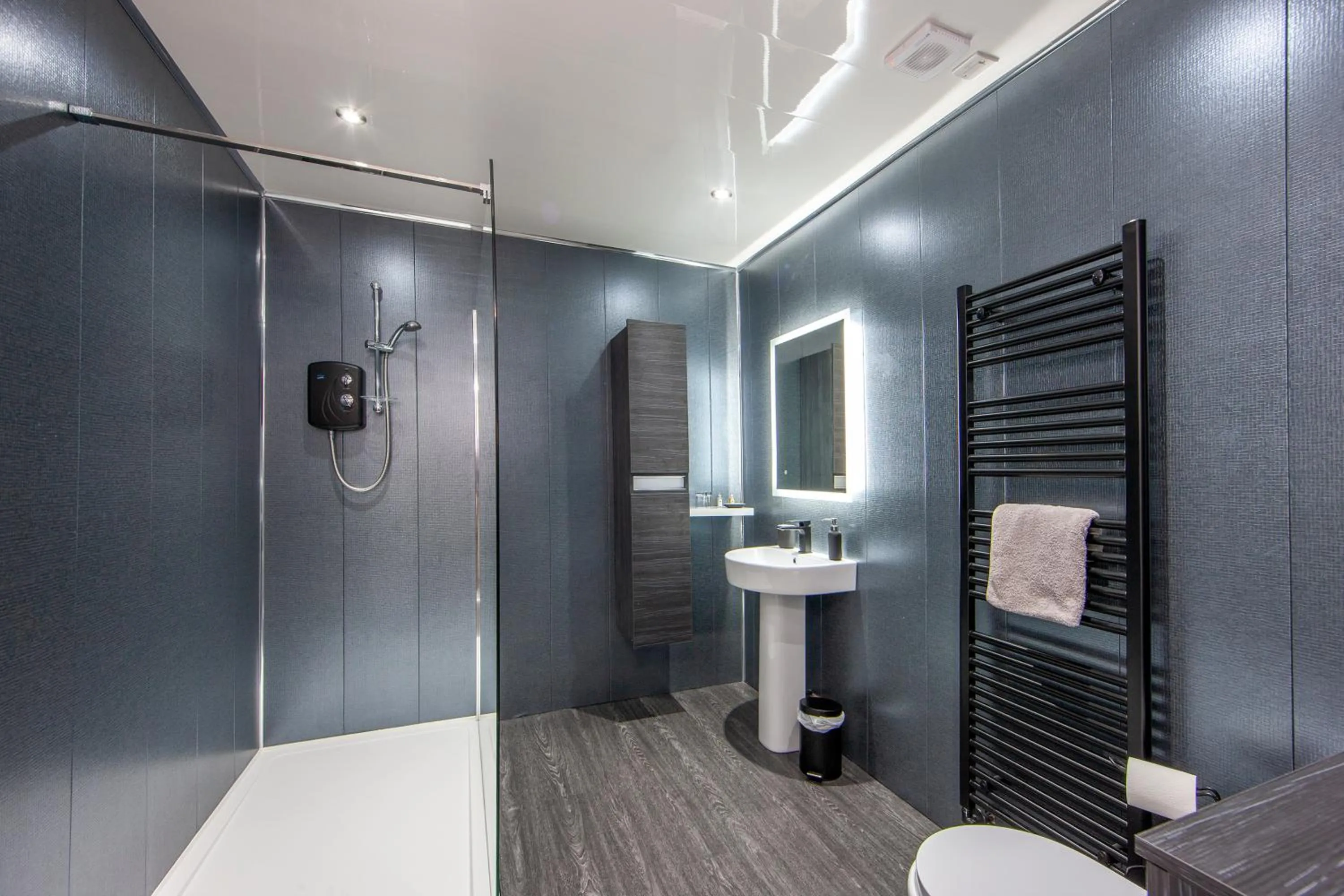 Shower in The Galley Of Lorne Inn