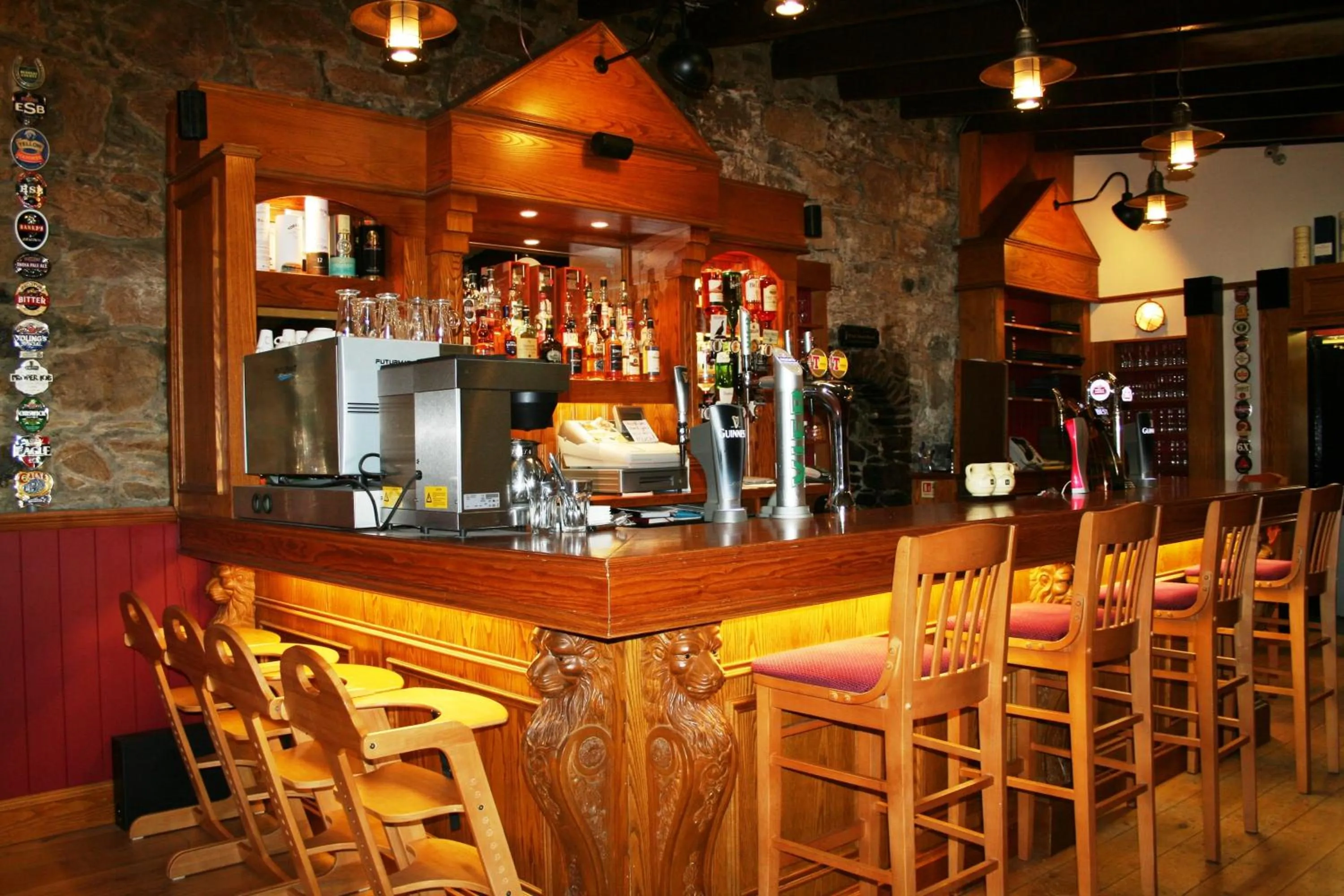 Lounge or bar in The Galley Of Lorne Inn