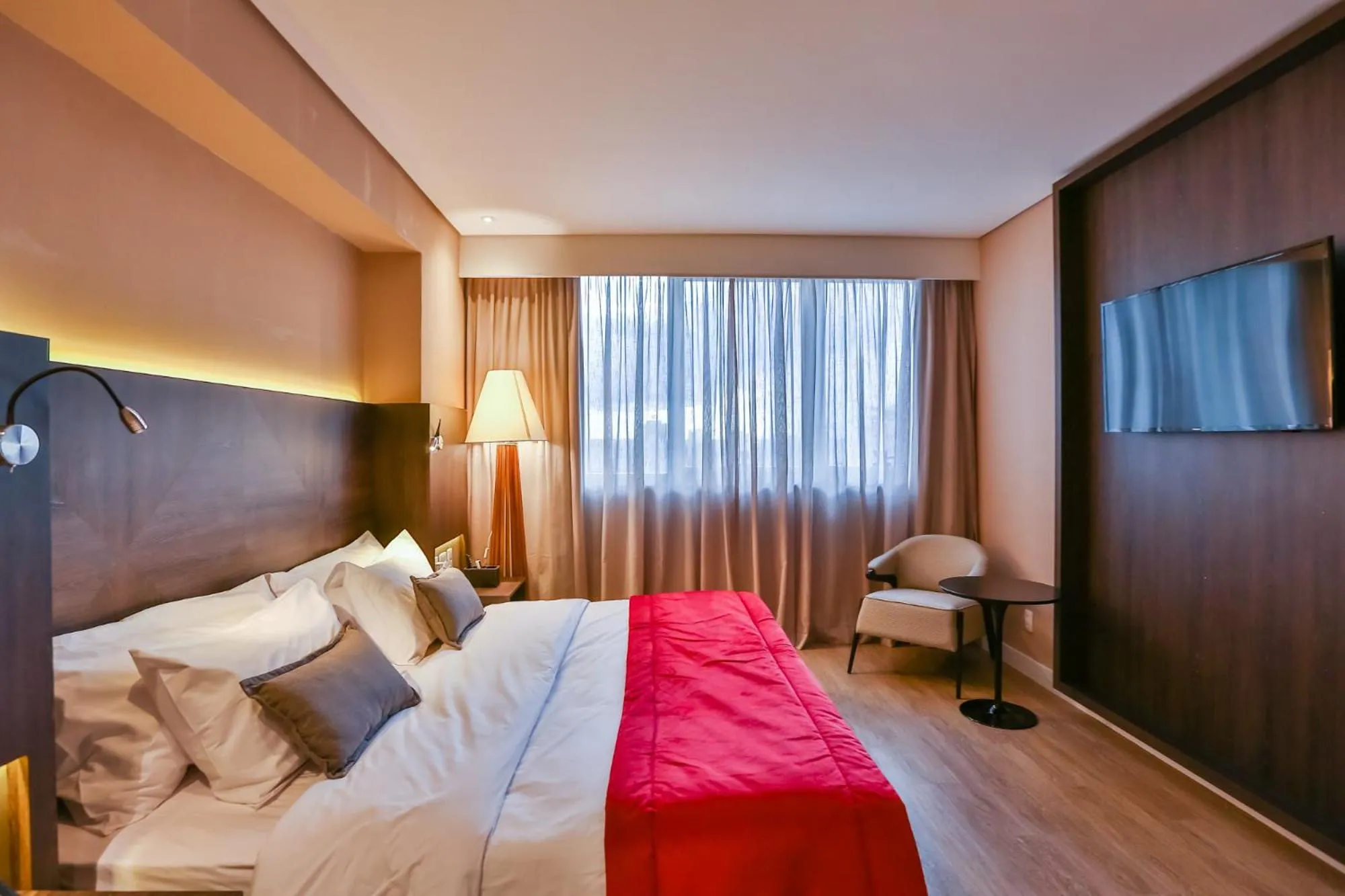 Photo of the whole room, Bed in Transamerica Collection Goiania