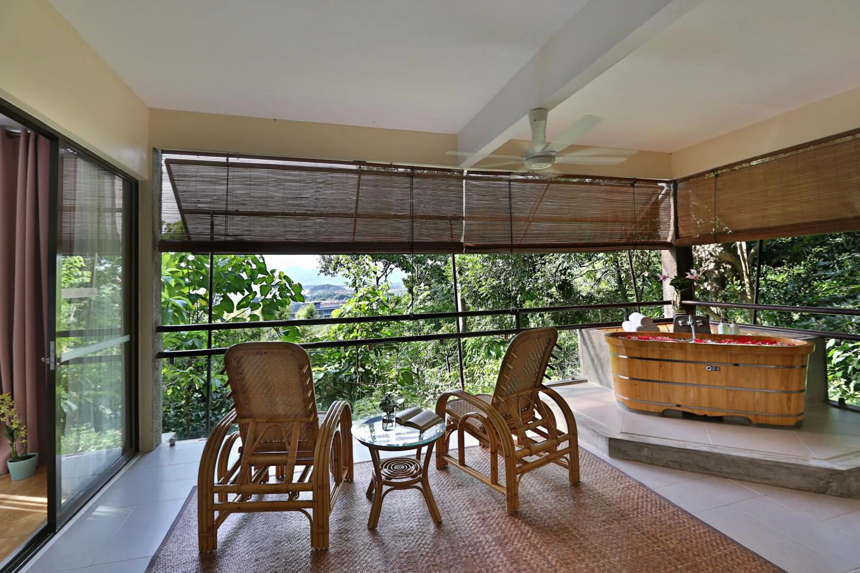 Hot Tub in Ambong Rainforest Retreat