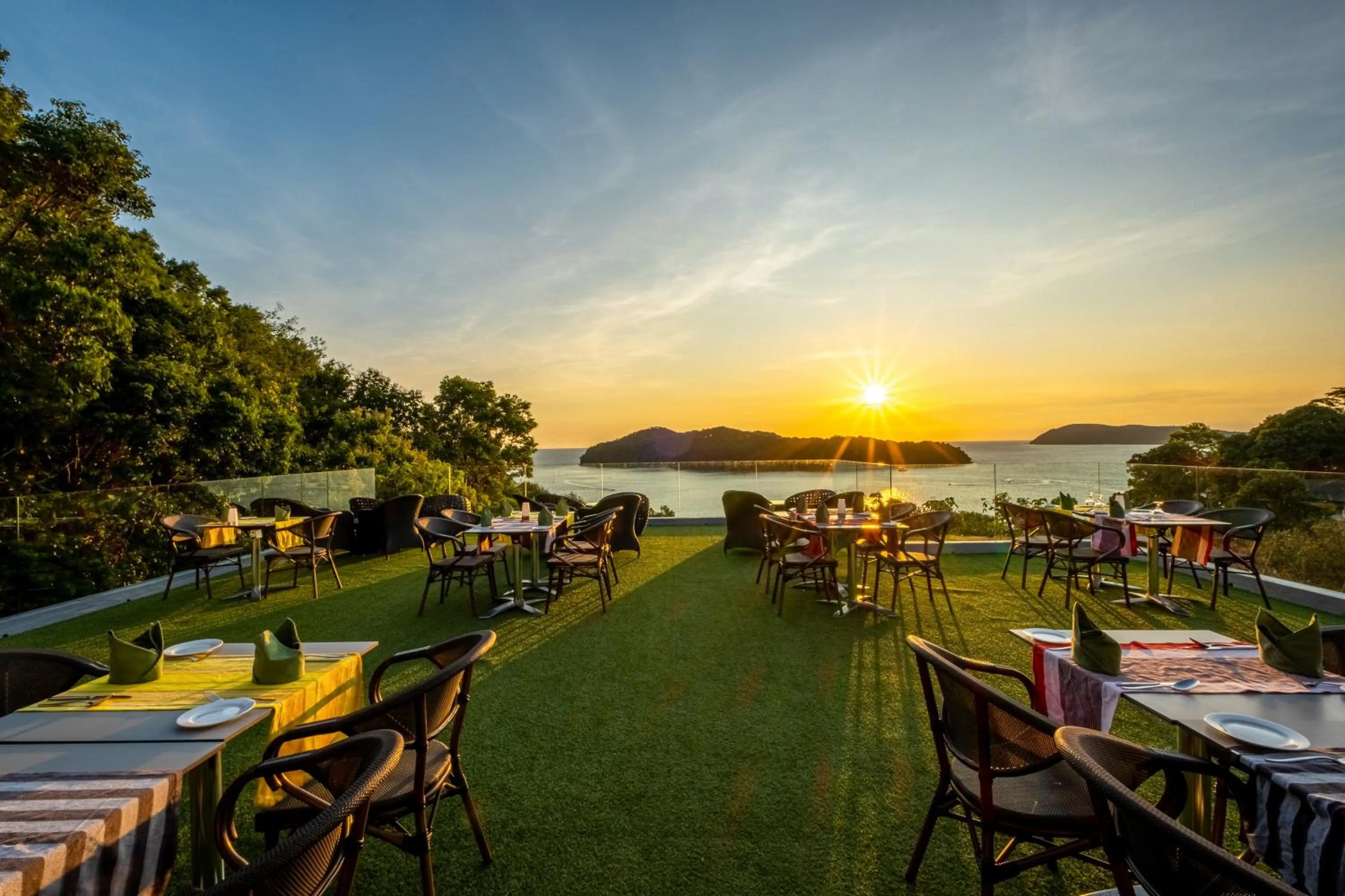 Restaurant/places to eat in Ambong Rainforest Retreat