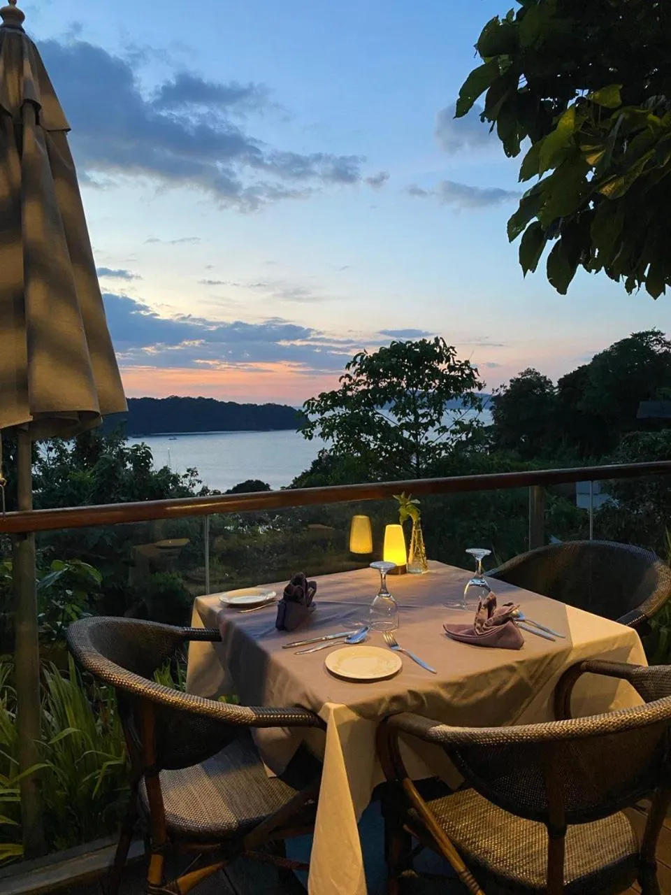 Restaurant/places to eat in Ambong Rainforest Retreat