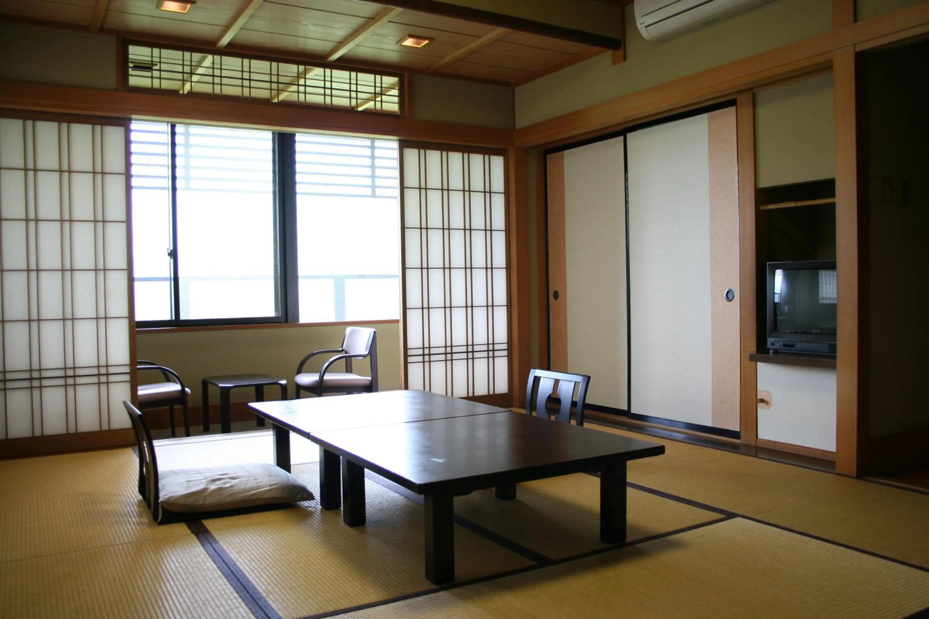 Photo of the whole room in Matsunoi