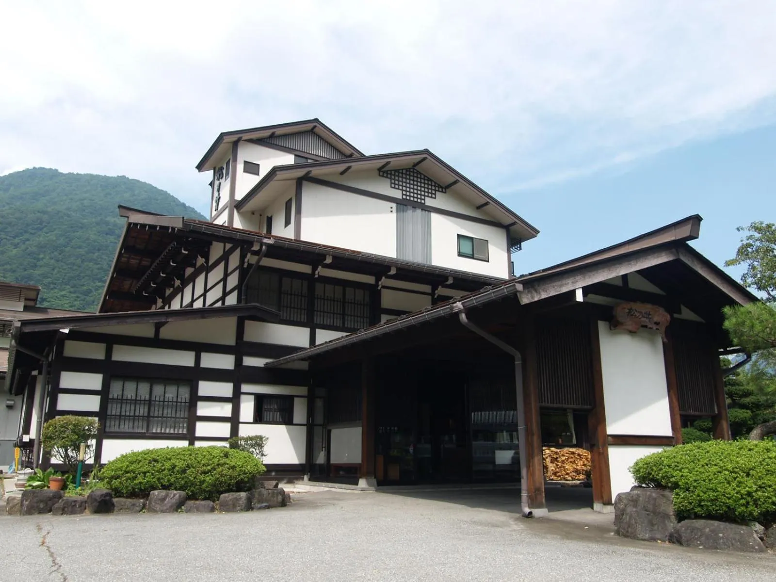 Property building in Matsunoi
