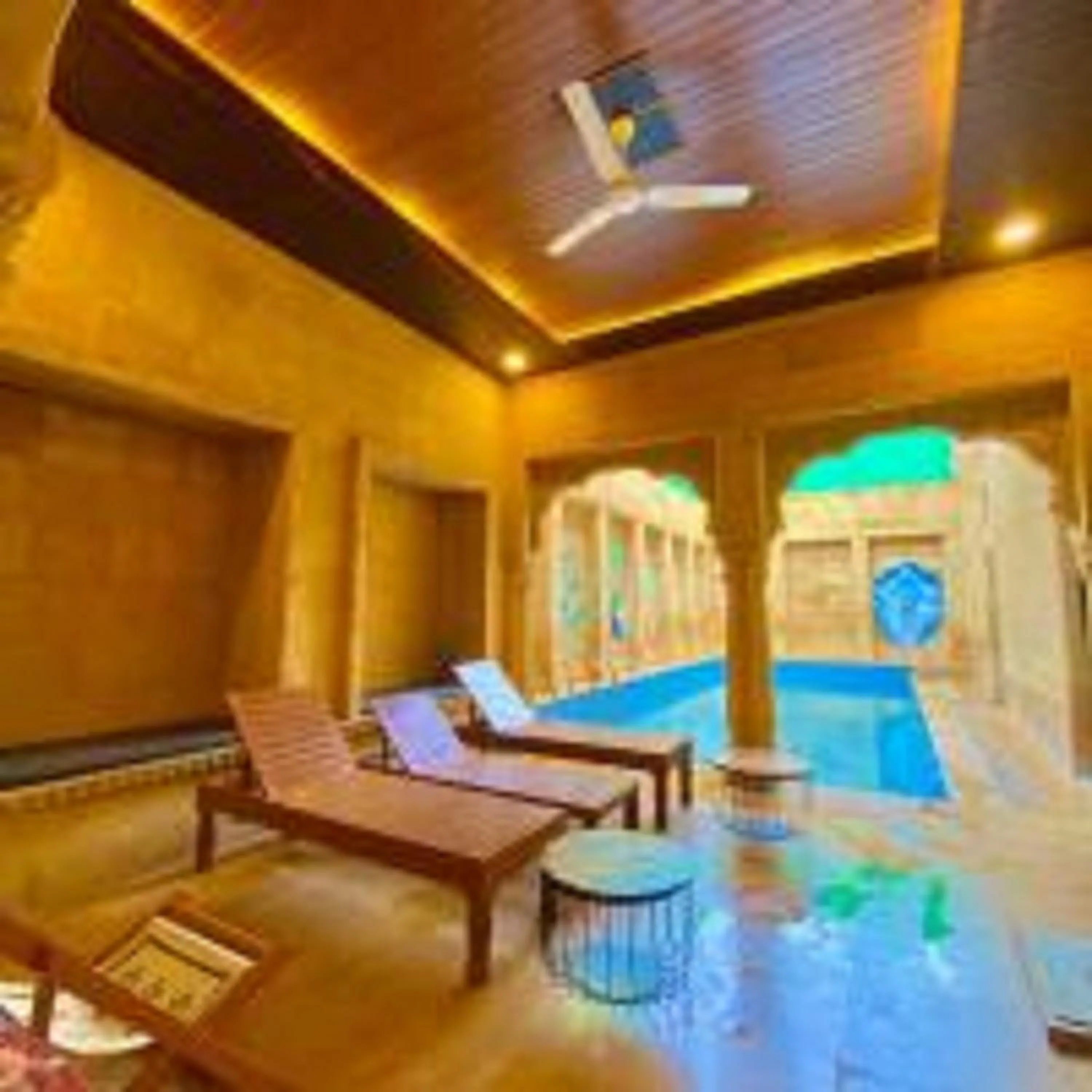 Swimming pool in Hotel Tokyo Palace