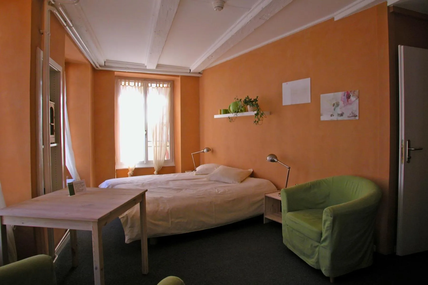 Double Room with Private Bathroom - single occupancy in Le Café-Hôtel de L'Aubier