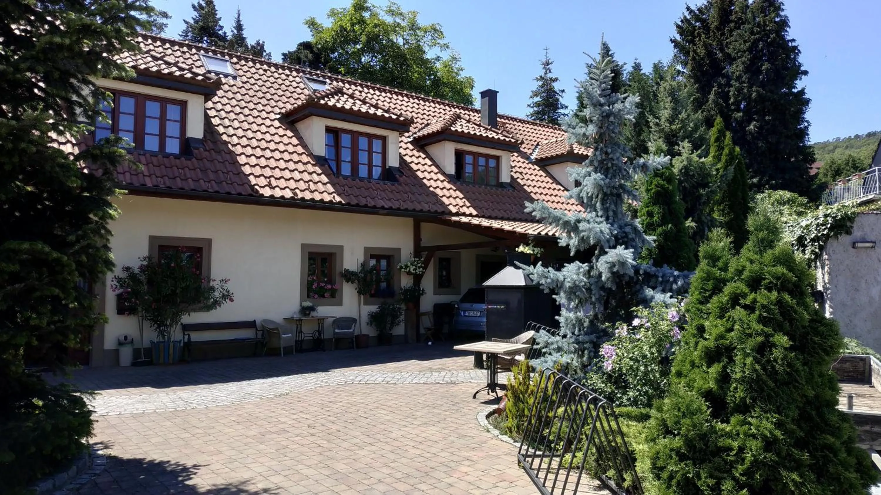Facade/entrance in Stary dum