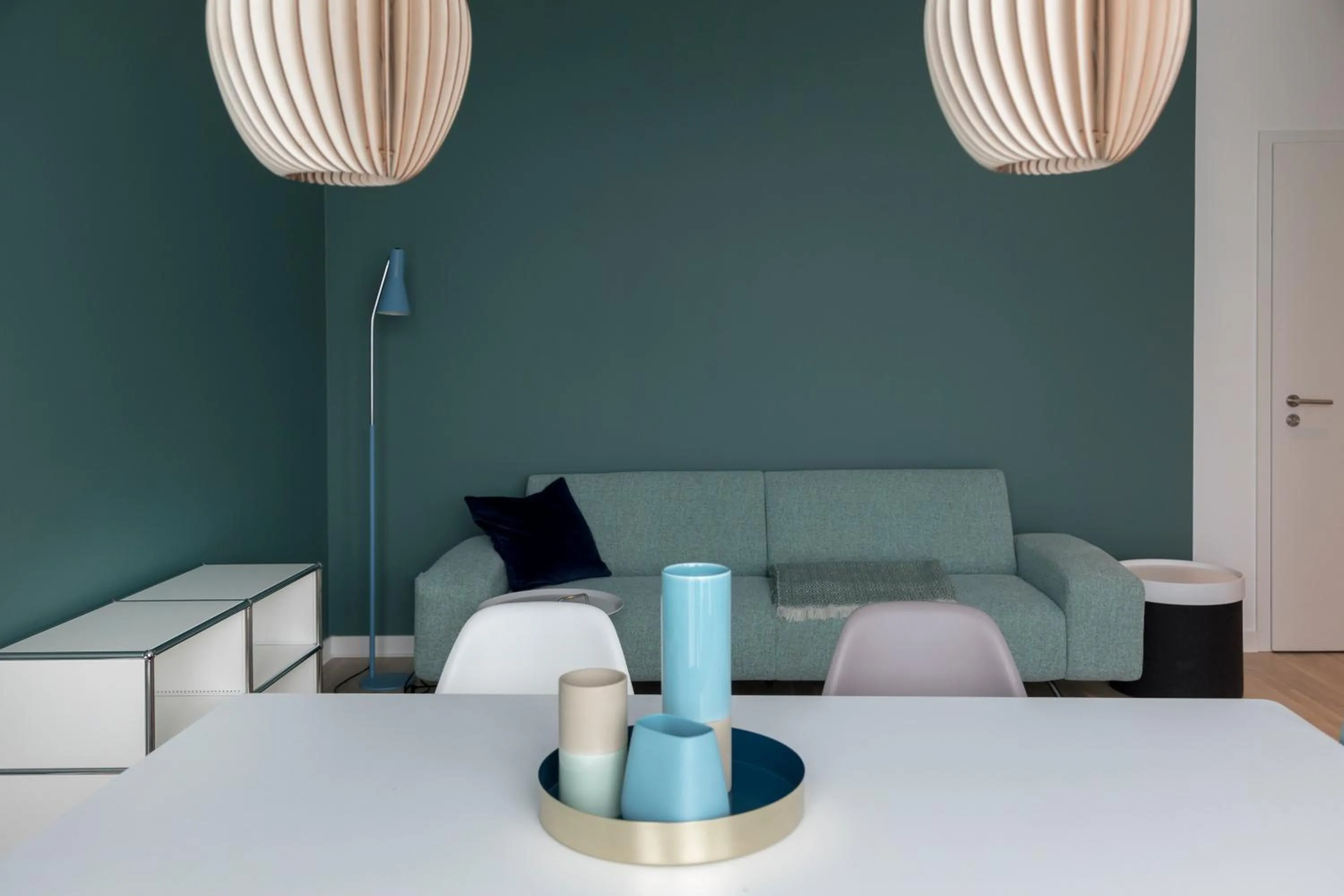 Living room in Park Penthouses Insel Eiswerder by Suite030