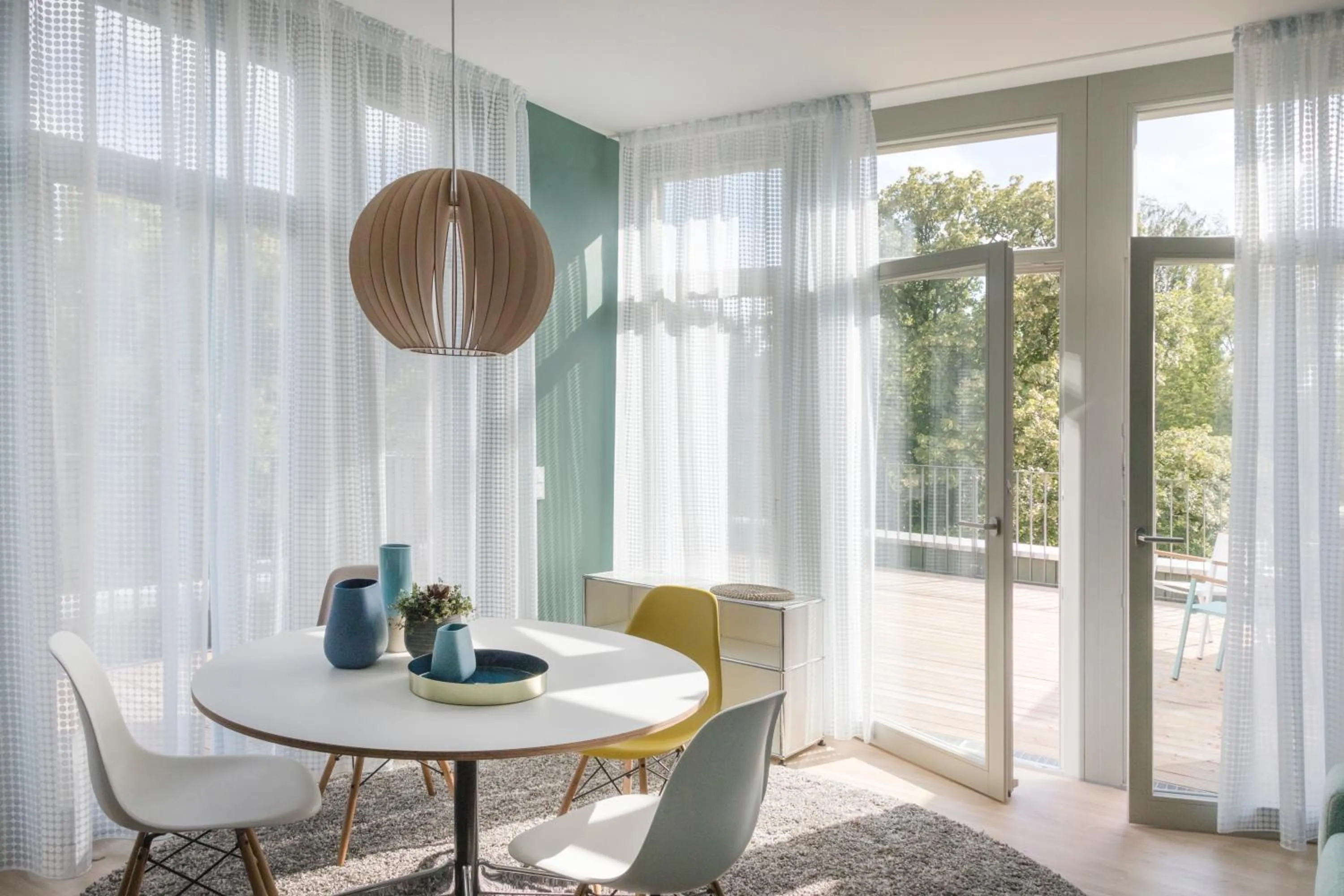 Dining area in Park Penthouses Insel Eiswerder by Suite030