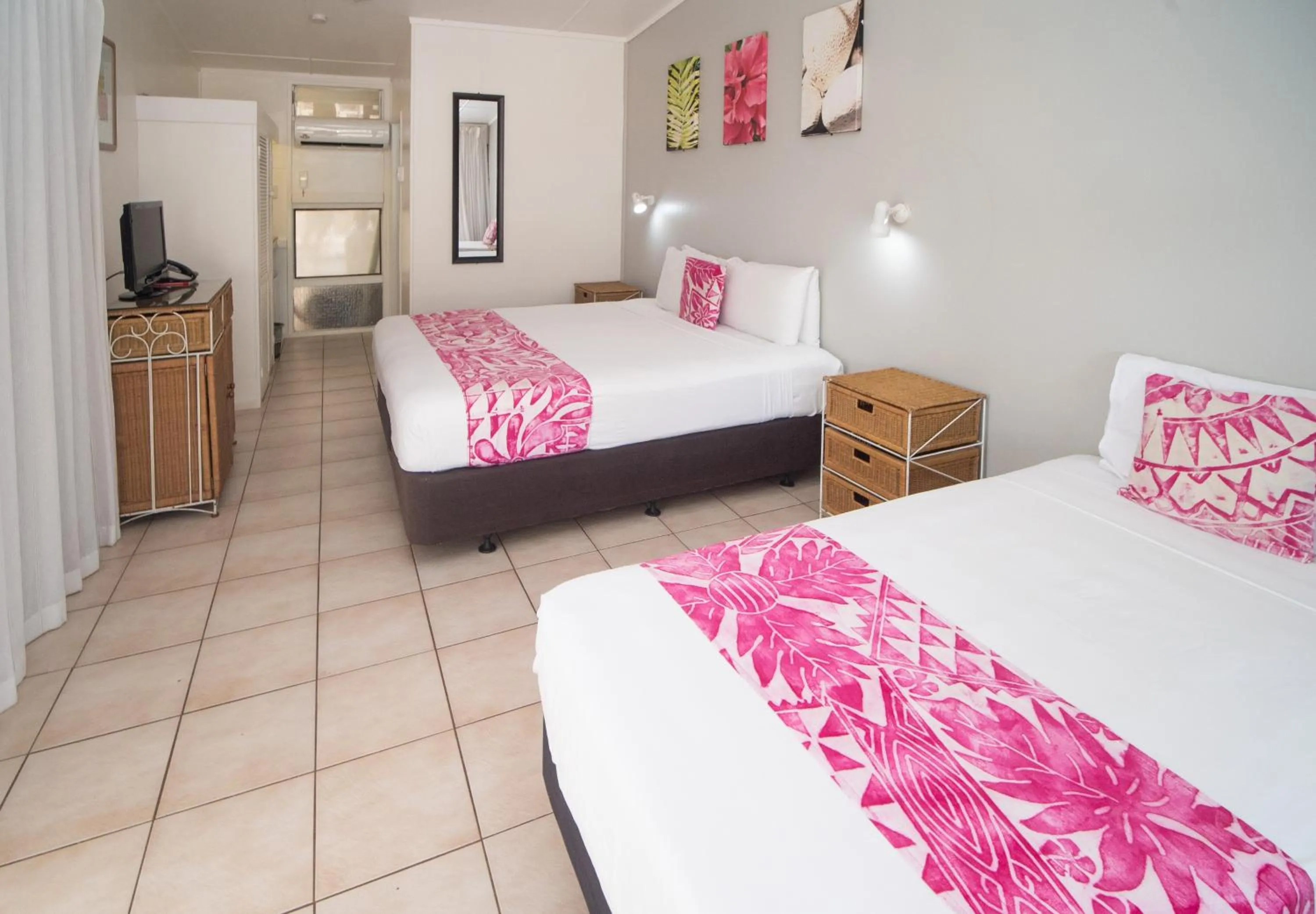 Bed in Club Raro Resort - Adults Only
