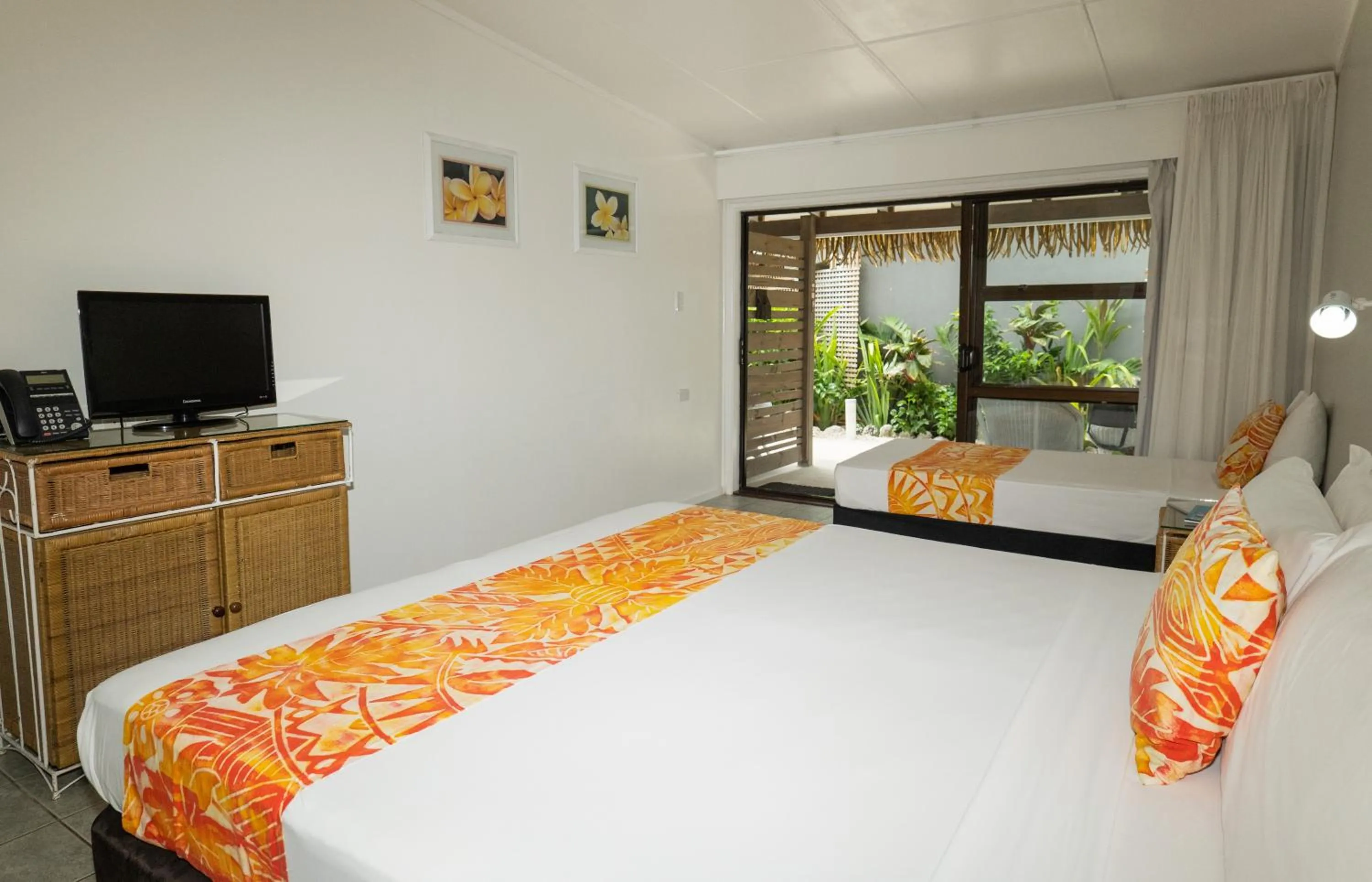 Bed in Club Raro Resort - Adults Only