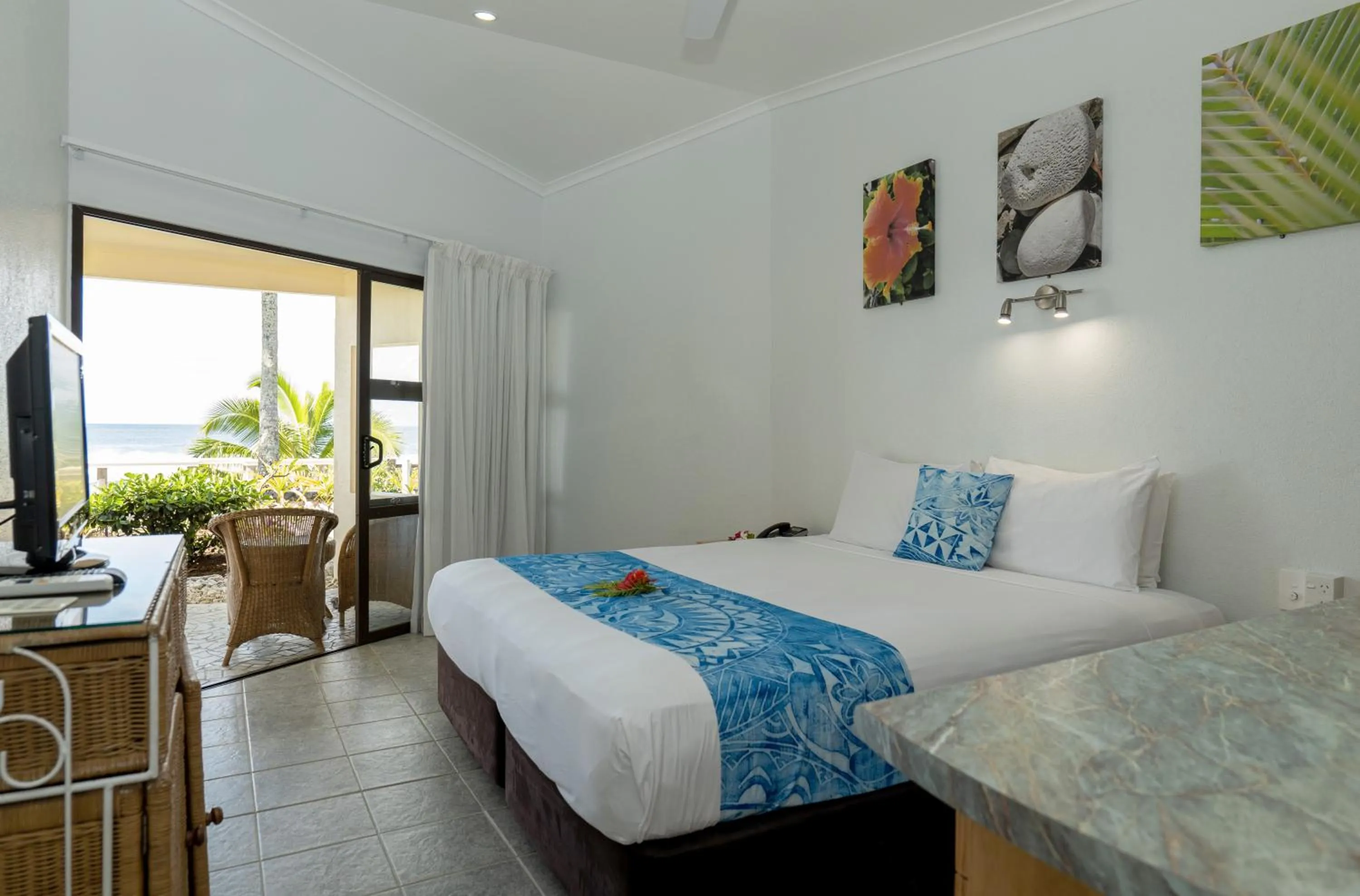 Bedroom, Bed in Club Raro Resort - Adults Only