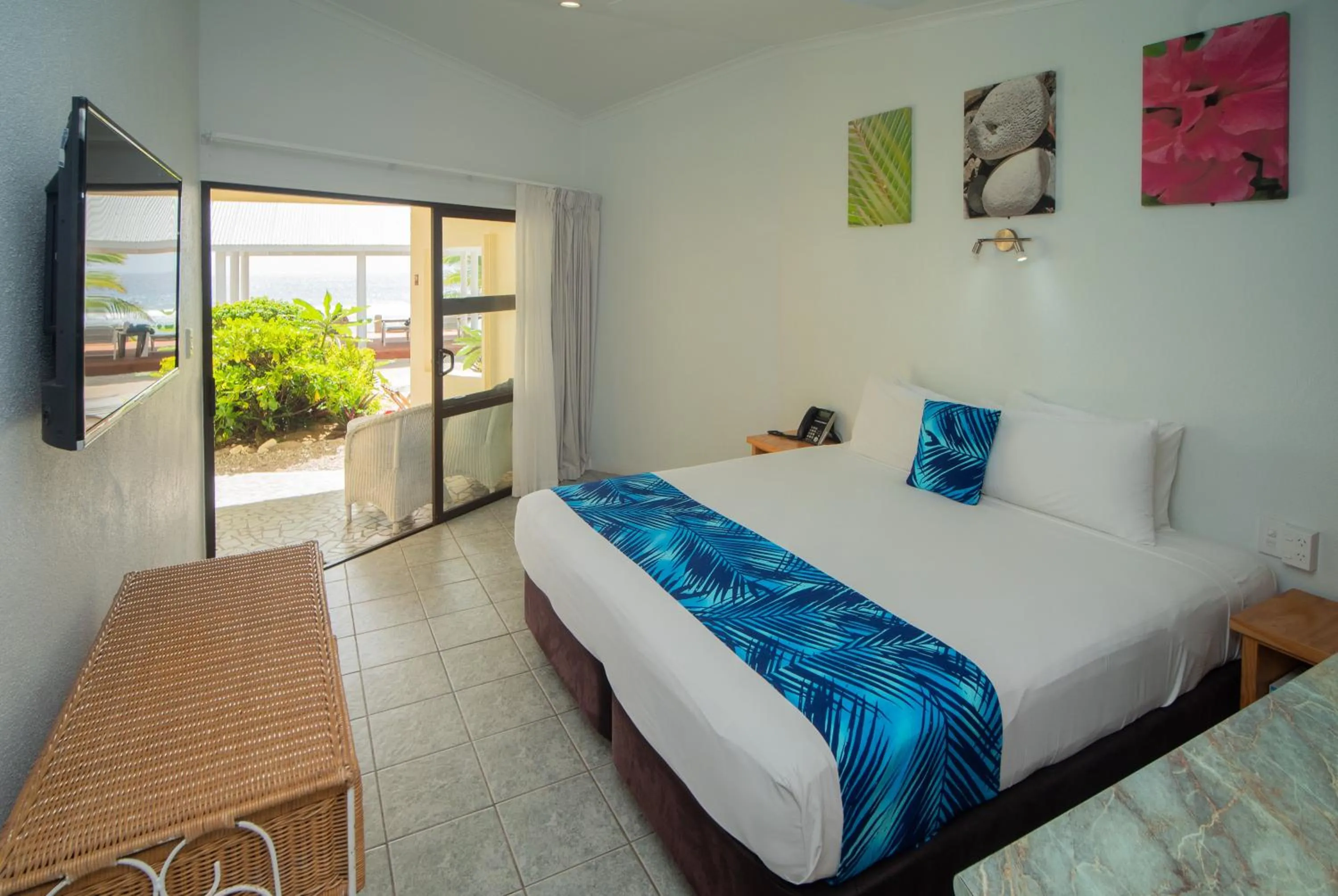 Photo of the whole room, Bed in Club Raro Resort - Adults Only