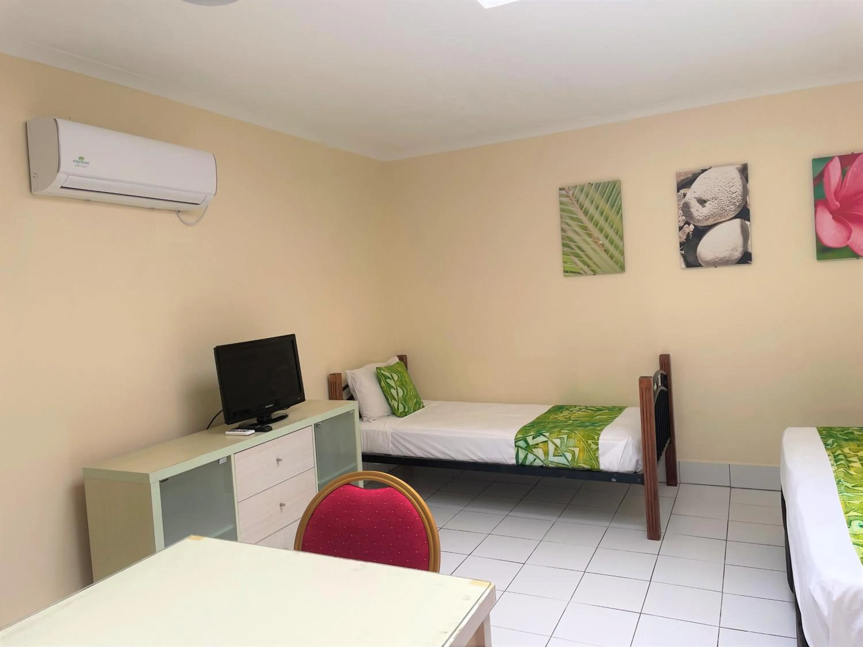 Bed in Club Raro Resort - Adults Only