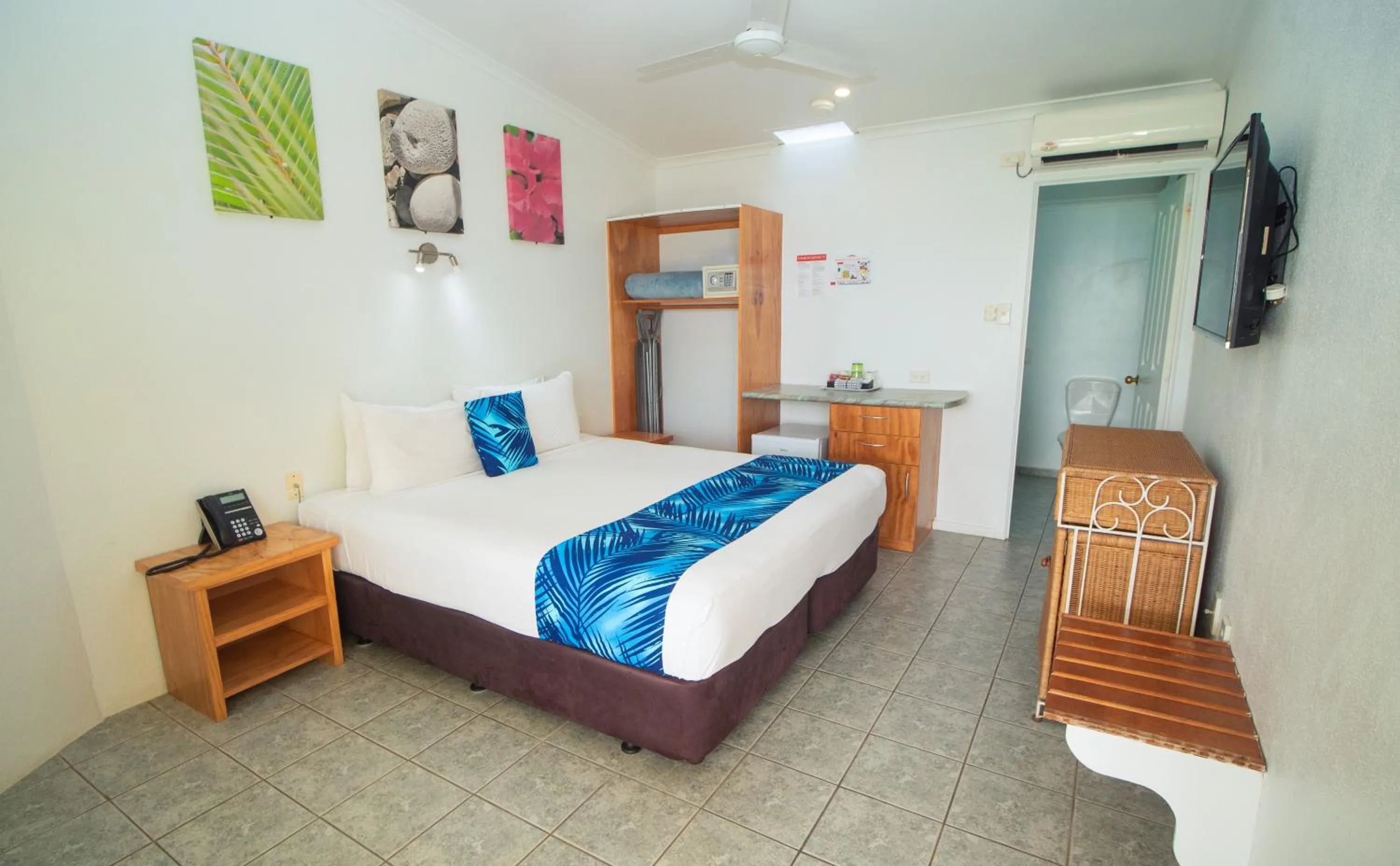 Photo of the whole room, Bed in Club Raro Resort - Adults Only