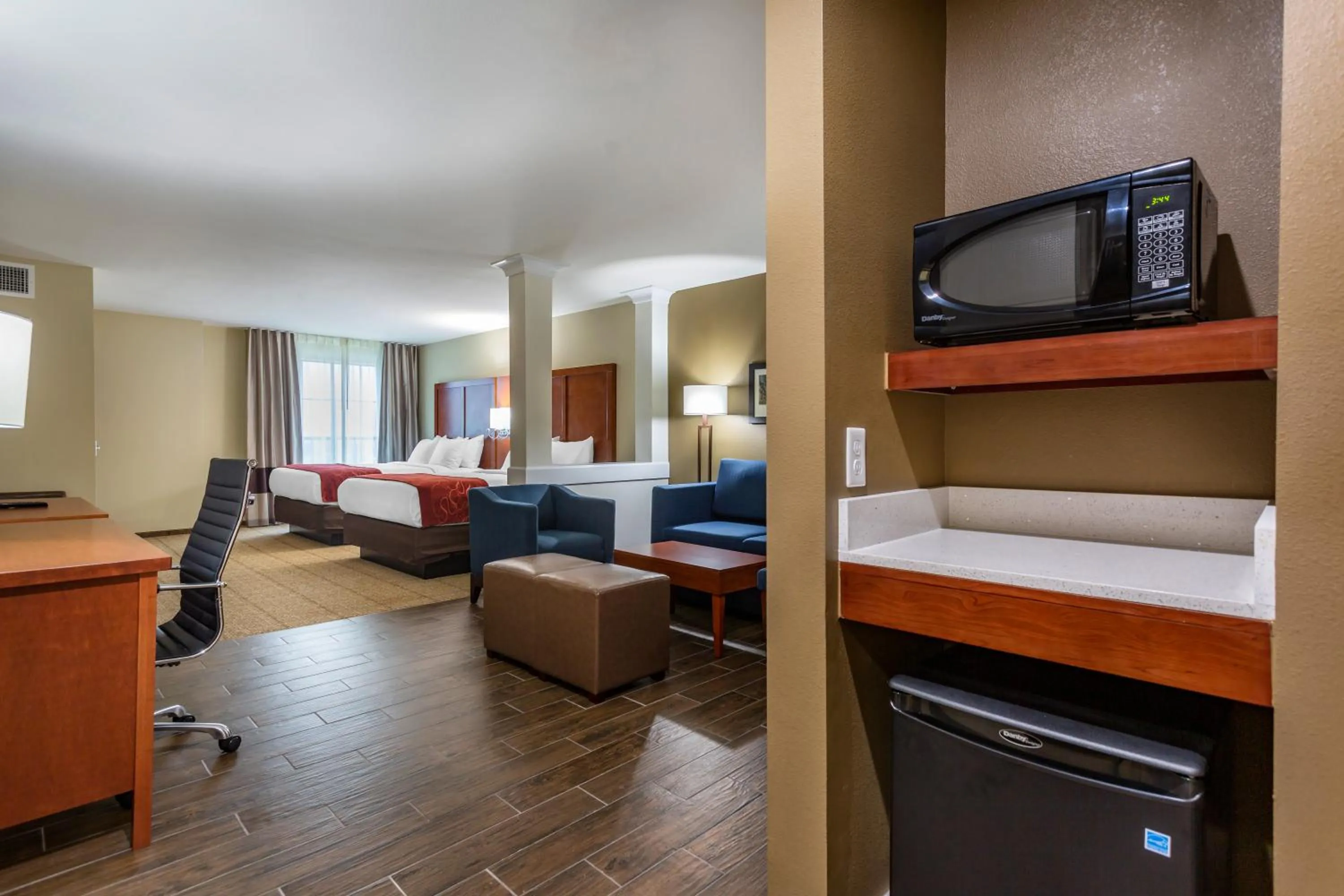 Photo of the whole room in Comfort Suites Bowling Green Southeast