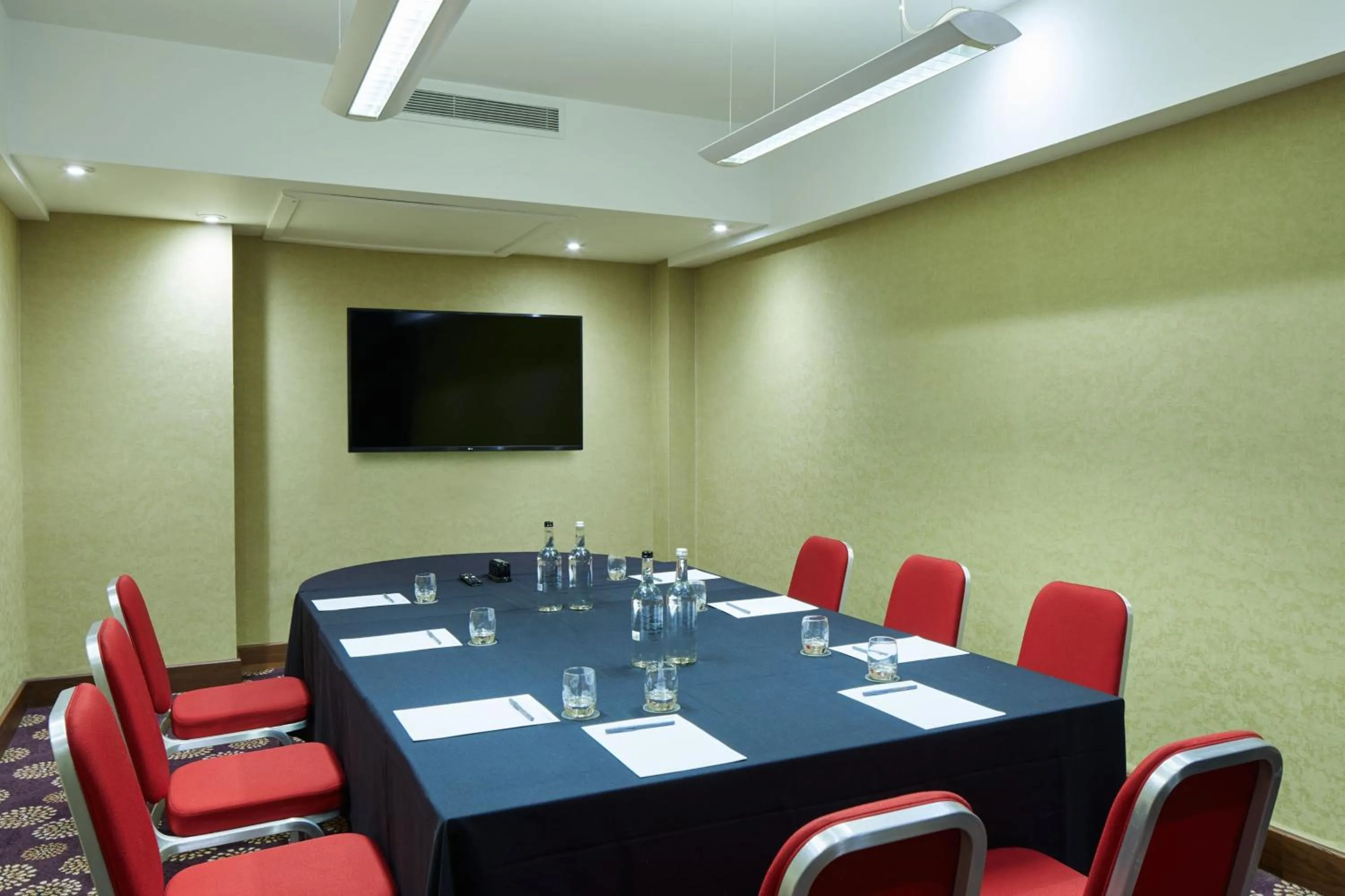 Meeting/conference room in Courtyard by Marriott London Gatwick Airport