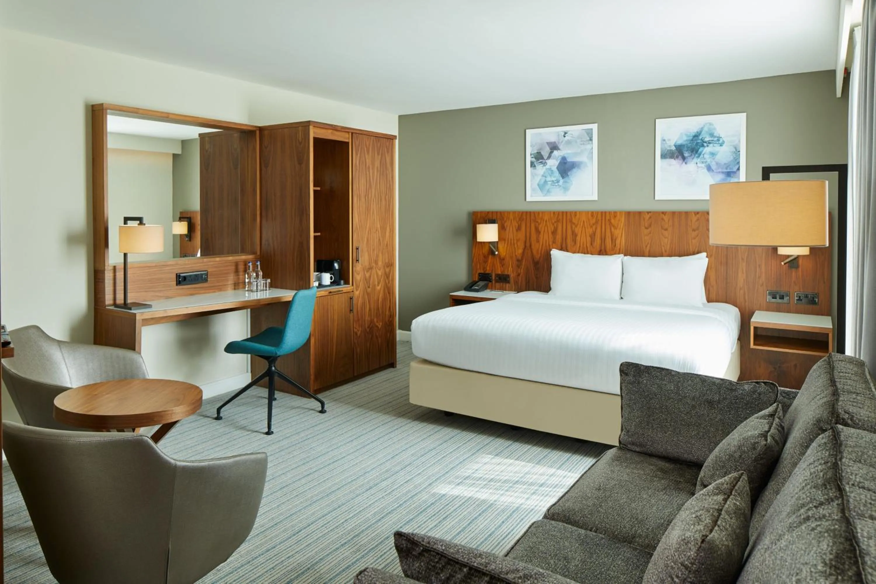 Bedroom, Bed in Courtyard by Marriott London Gatwick Airport