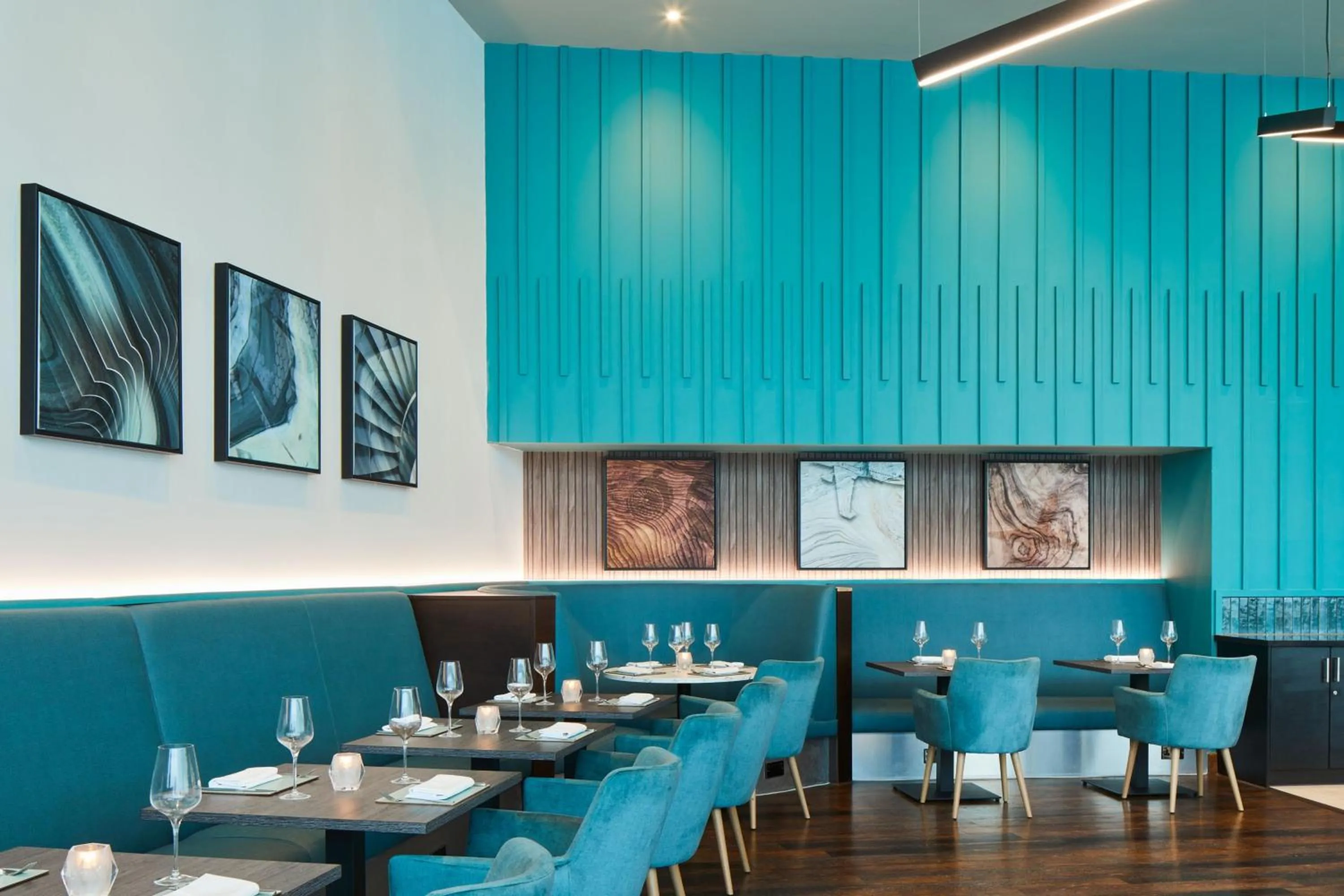 Restaurant/places to eat in Courtyard by Marriott London Gatwick Airport