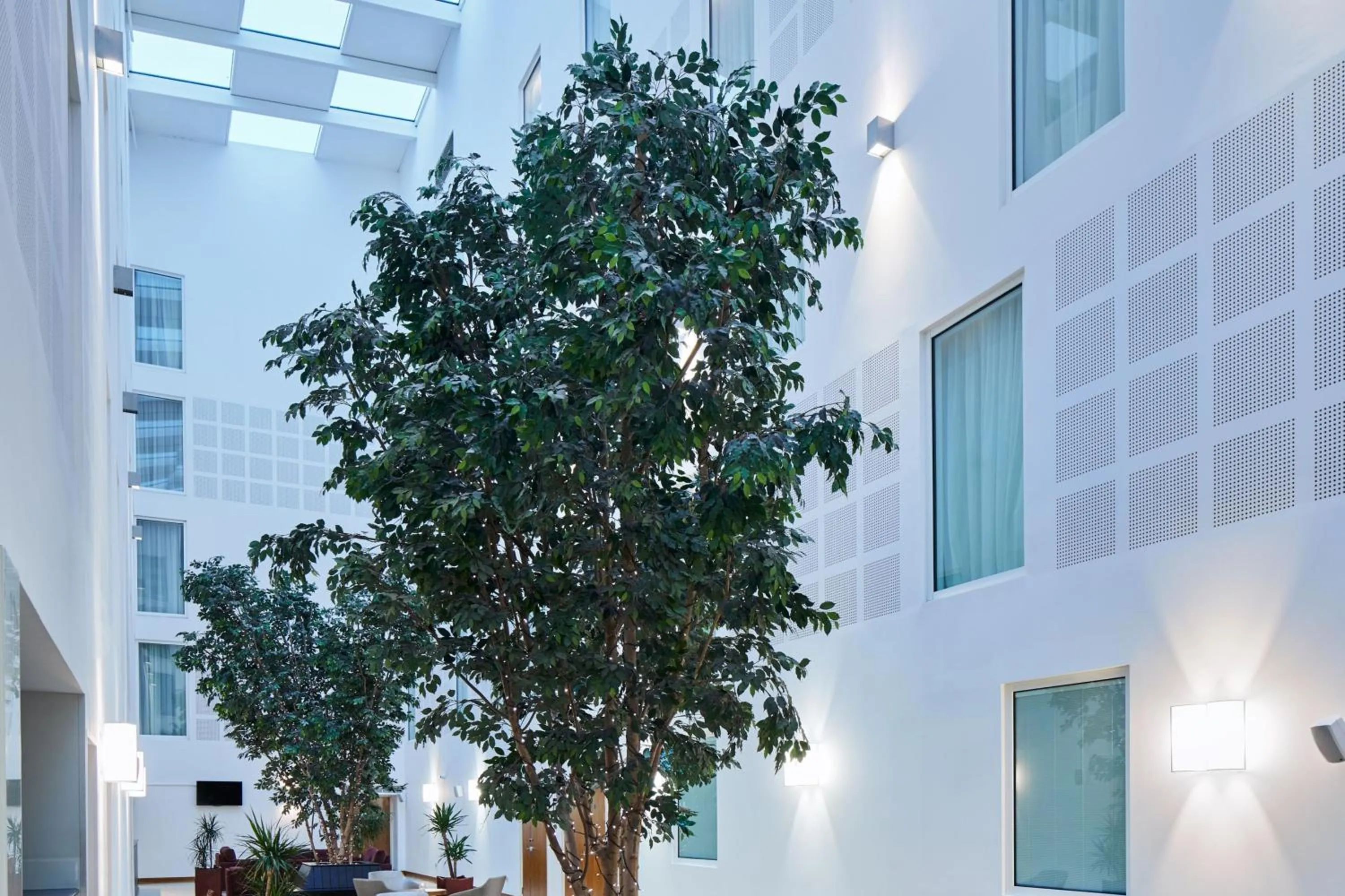 Meeting/conference room in Courtyard by Marriott London Gatwick Airport