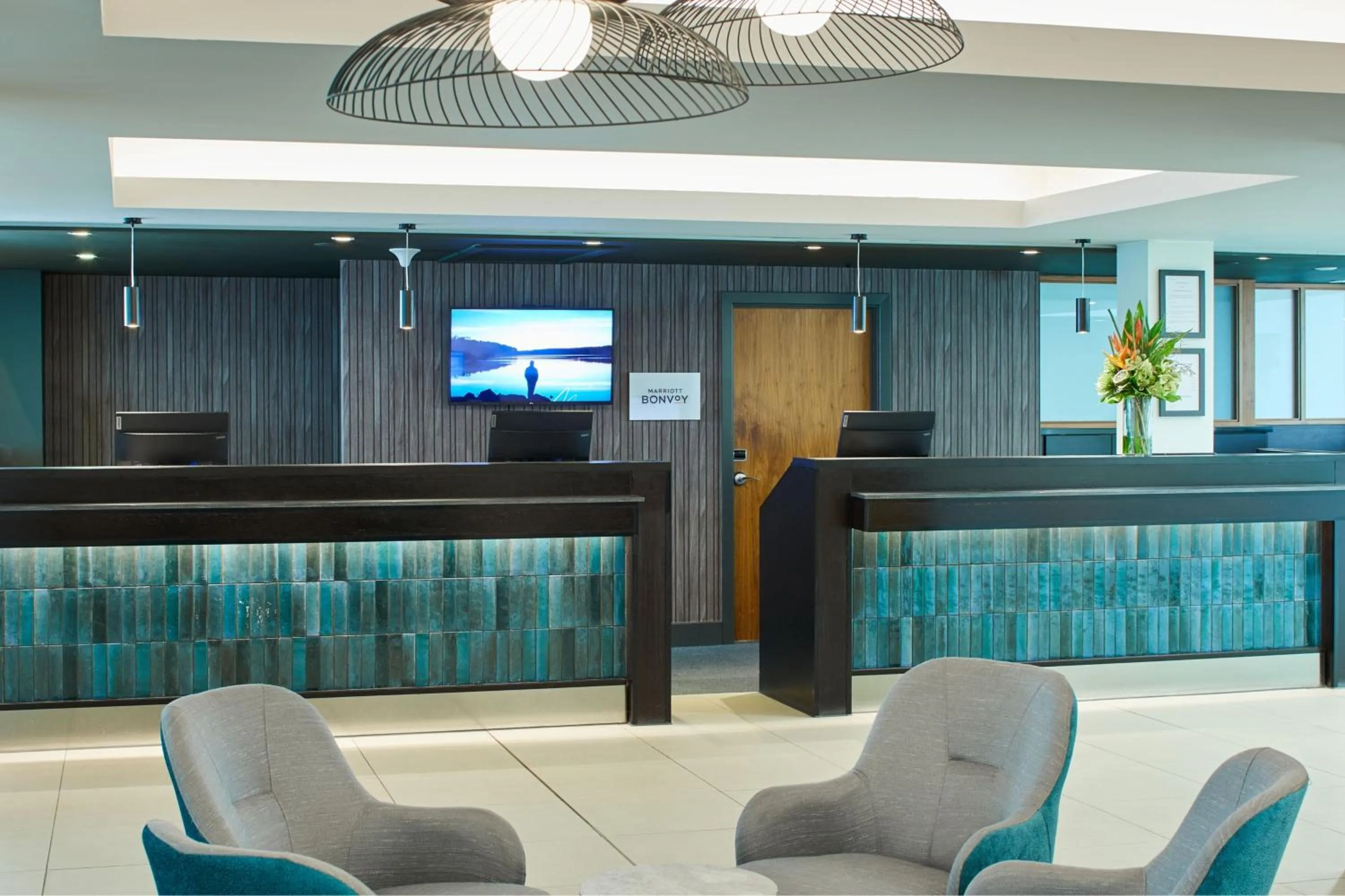Lobby or reception in Courtyard by Marriott London Gatwick Airport