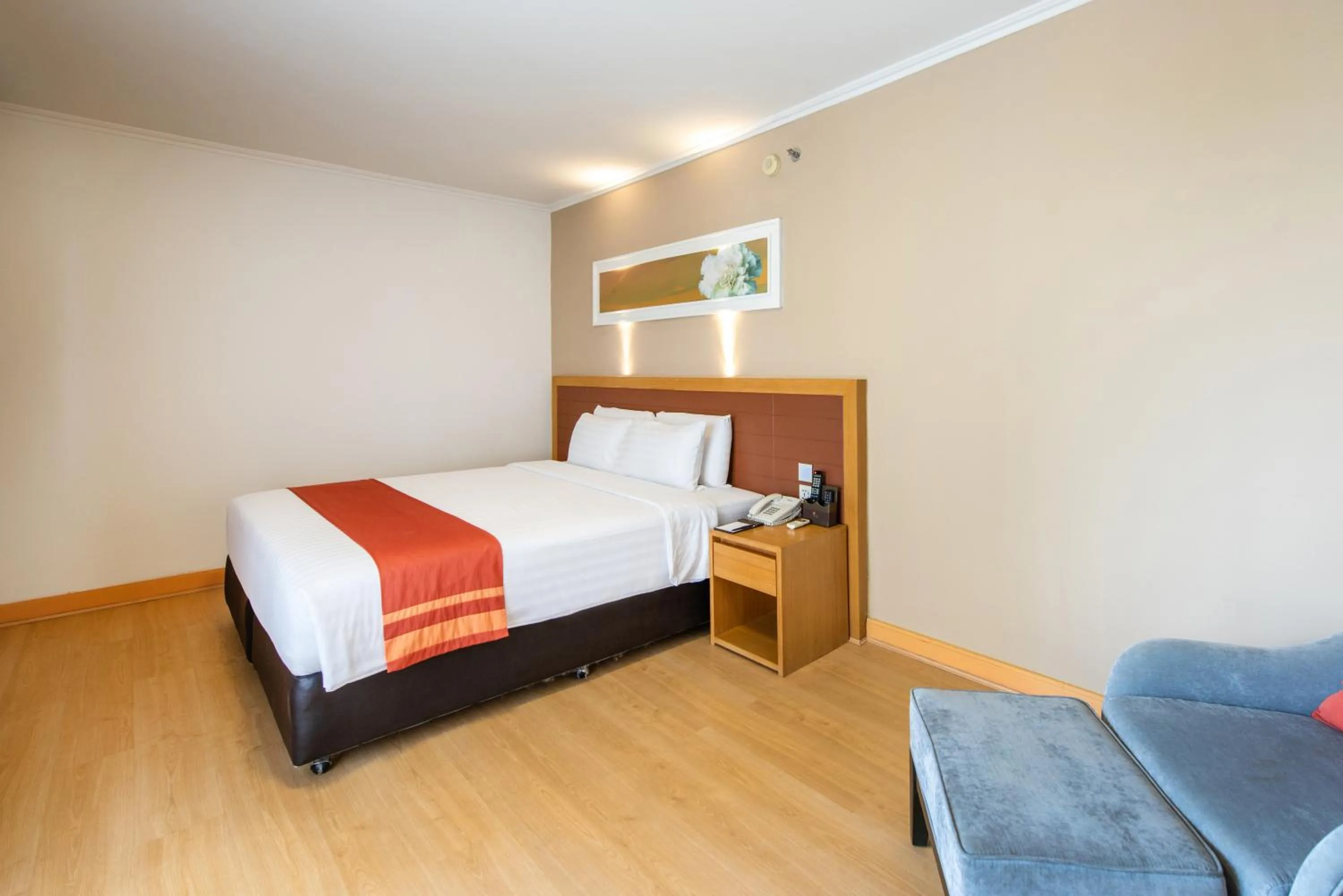 Bedroom, Bed in Maple Hotel