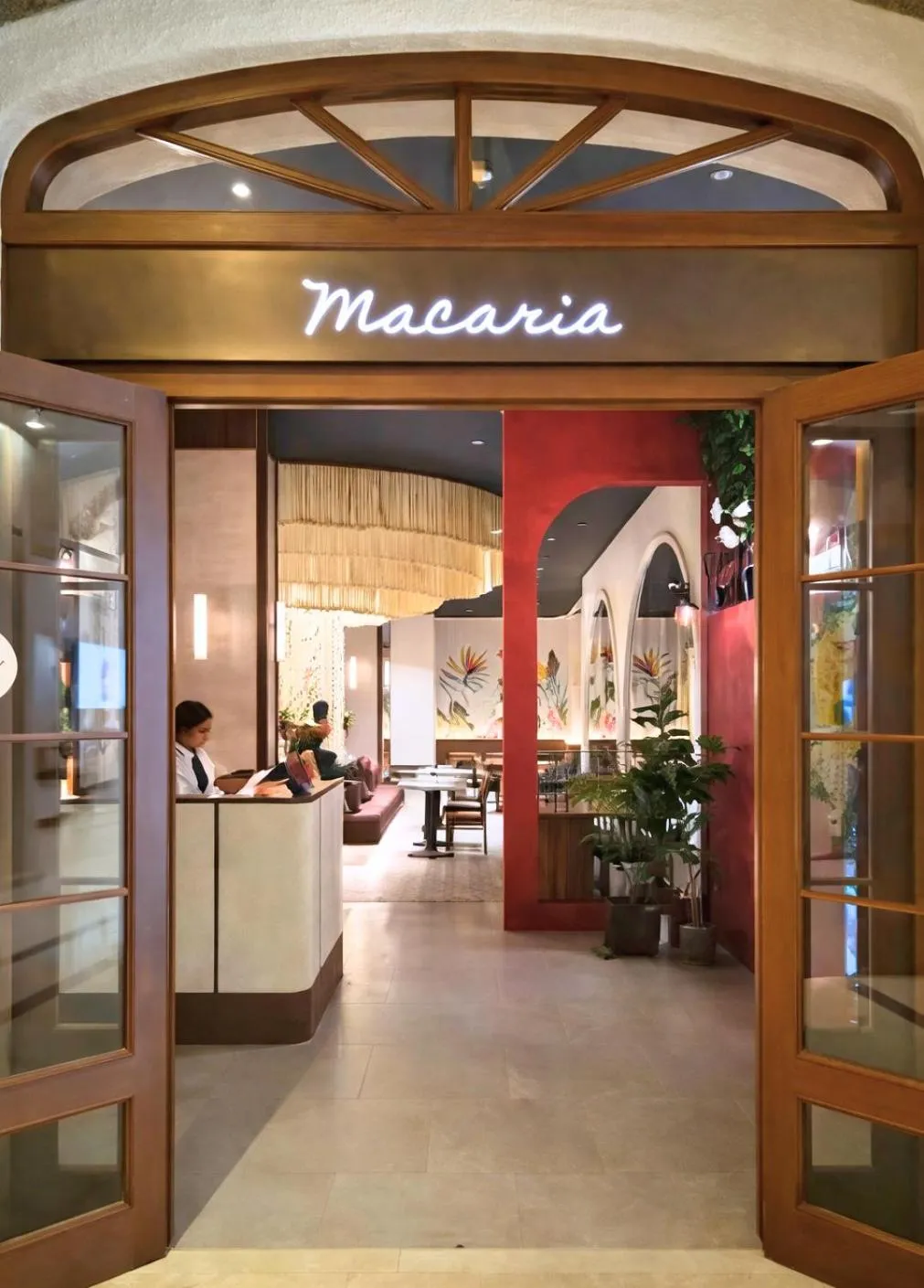 Restaurant/places to eat in Maple Hotel